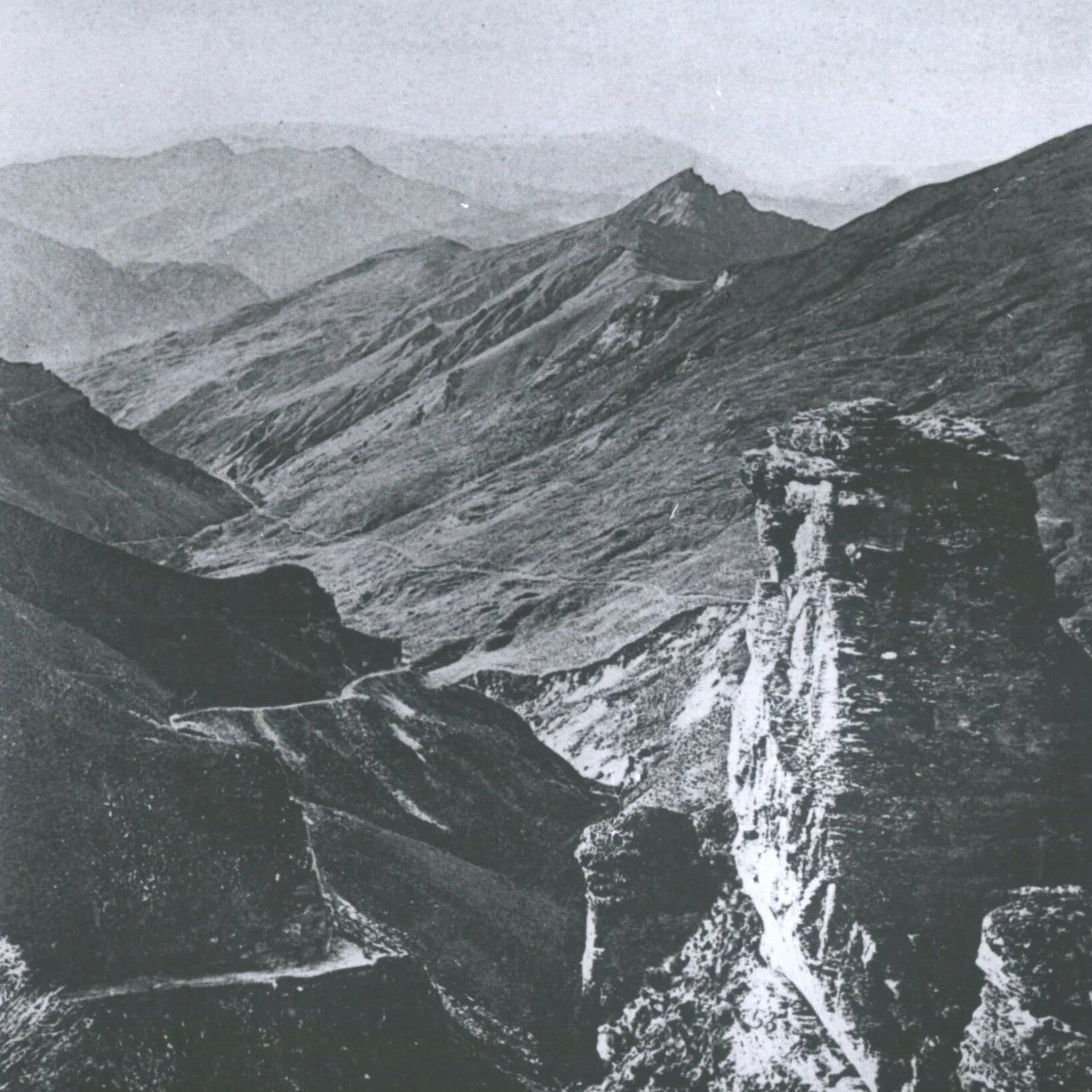 "The Skippers Road", Lake Wakatipu. Hocken Digital Collections.jpg