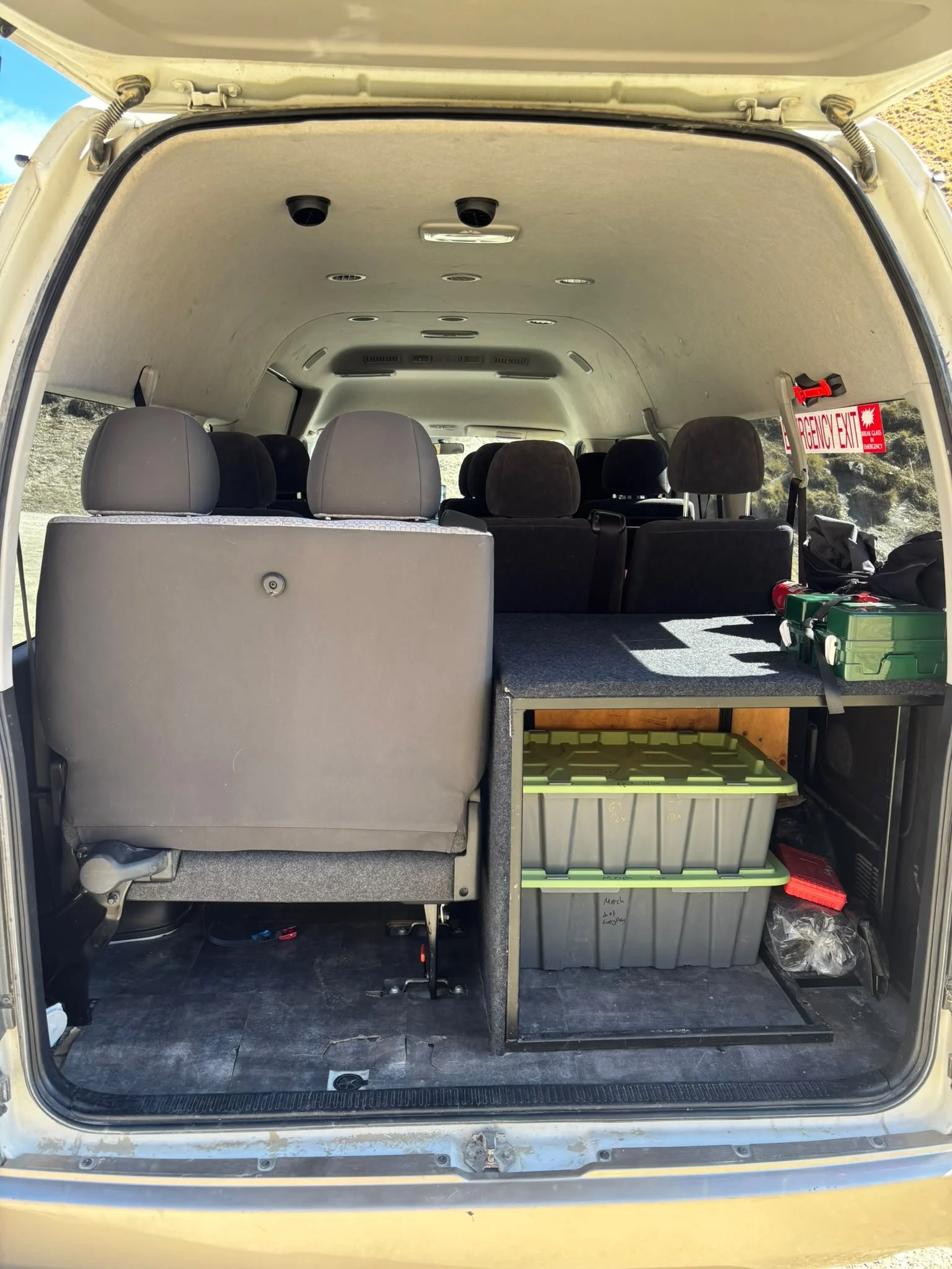 Back row folding seats down