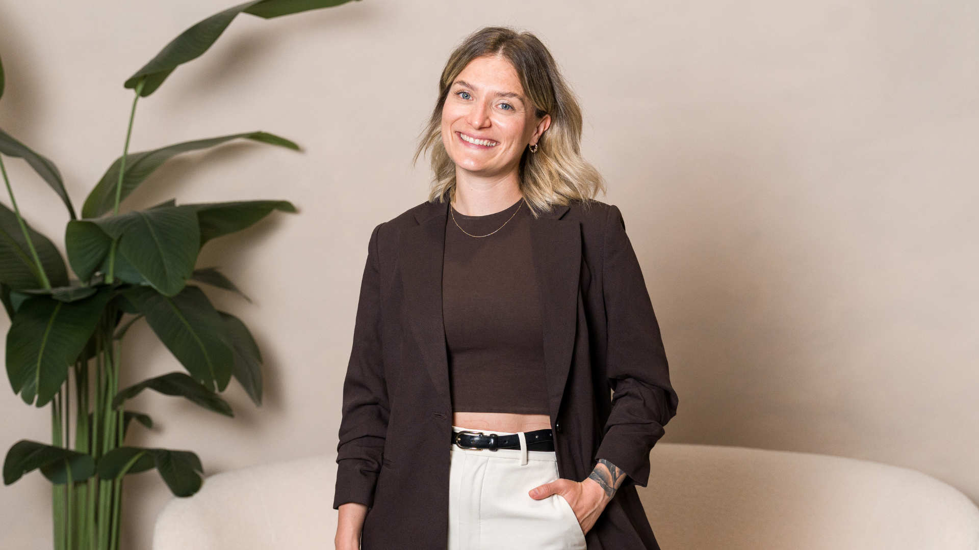 Katja Baumbach – Coachin für Männer in einem hellen, modernen Coachingraum
