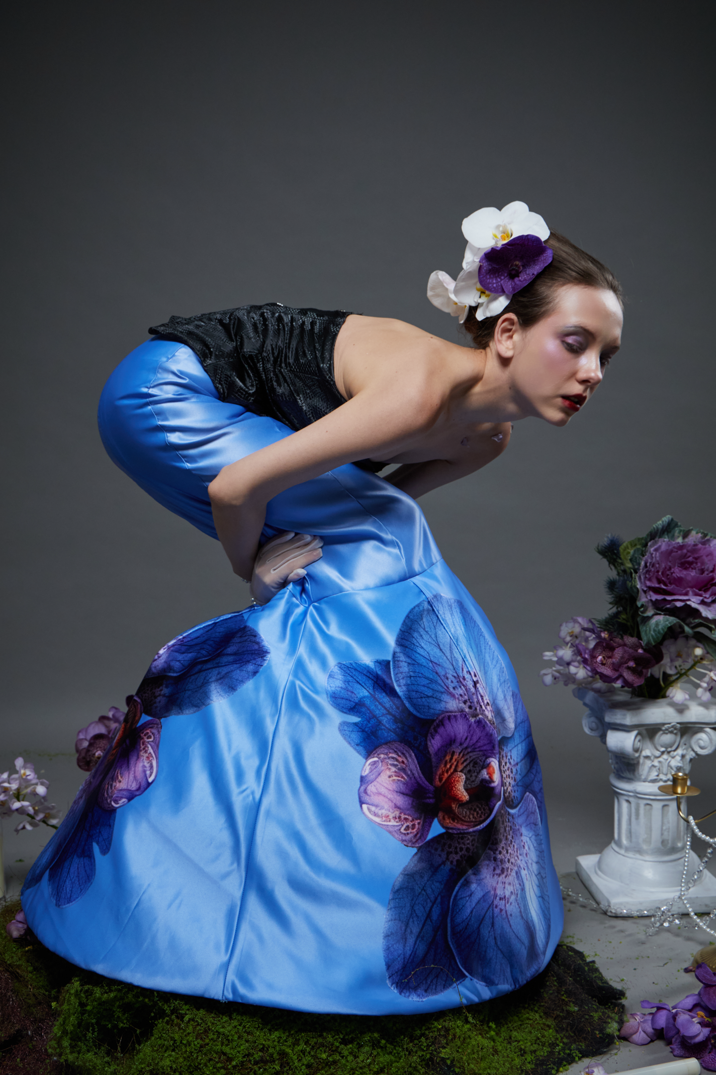 Corset and mermaid skirt with volume