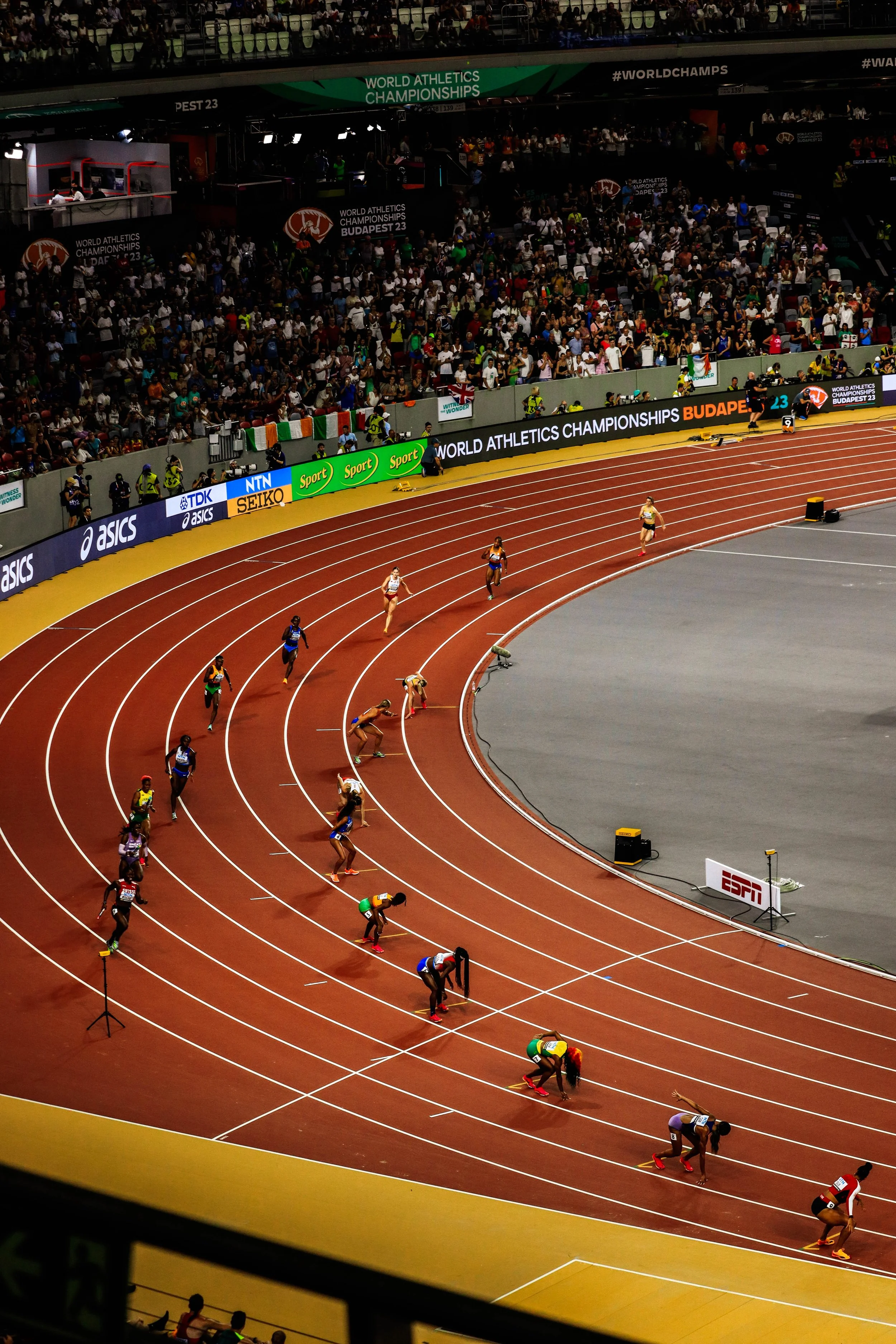 World Athletics. Mondiali di atletica. Sprinter che corrono nella 4x100 dei mondiali di atletica a Budapest.