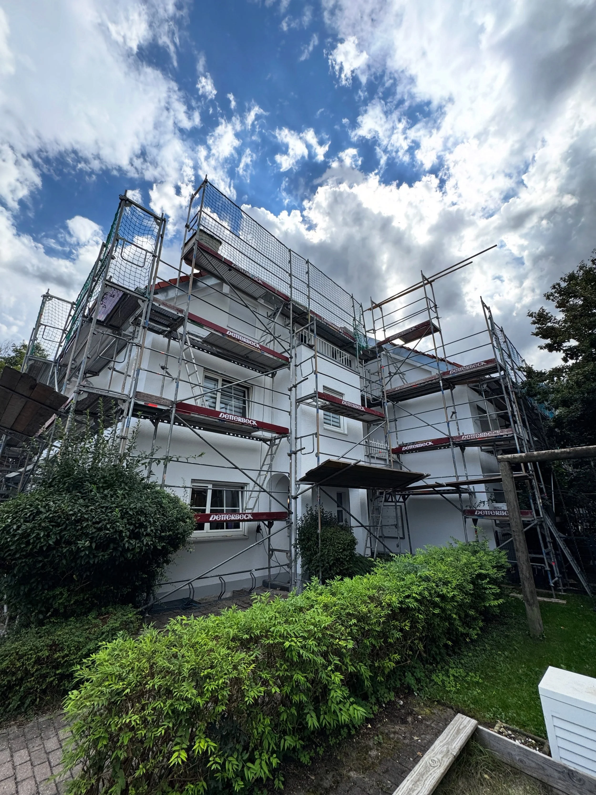 🏠 Vom Fahrplan zur Umsetzung

Gute Planung zahlt sich aus! F&uuml;r ein Projekt in Gr&ouml;benzell haben wir zun&auml;chst einen individuellen Sanierungsfahrplan (iSFP) erstellt. Darin haben wir das Geb&auml;ude ganzheitlich betrachtet und die sinnv