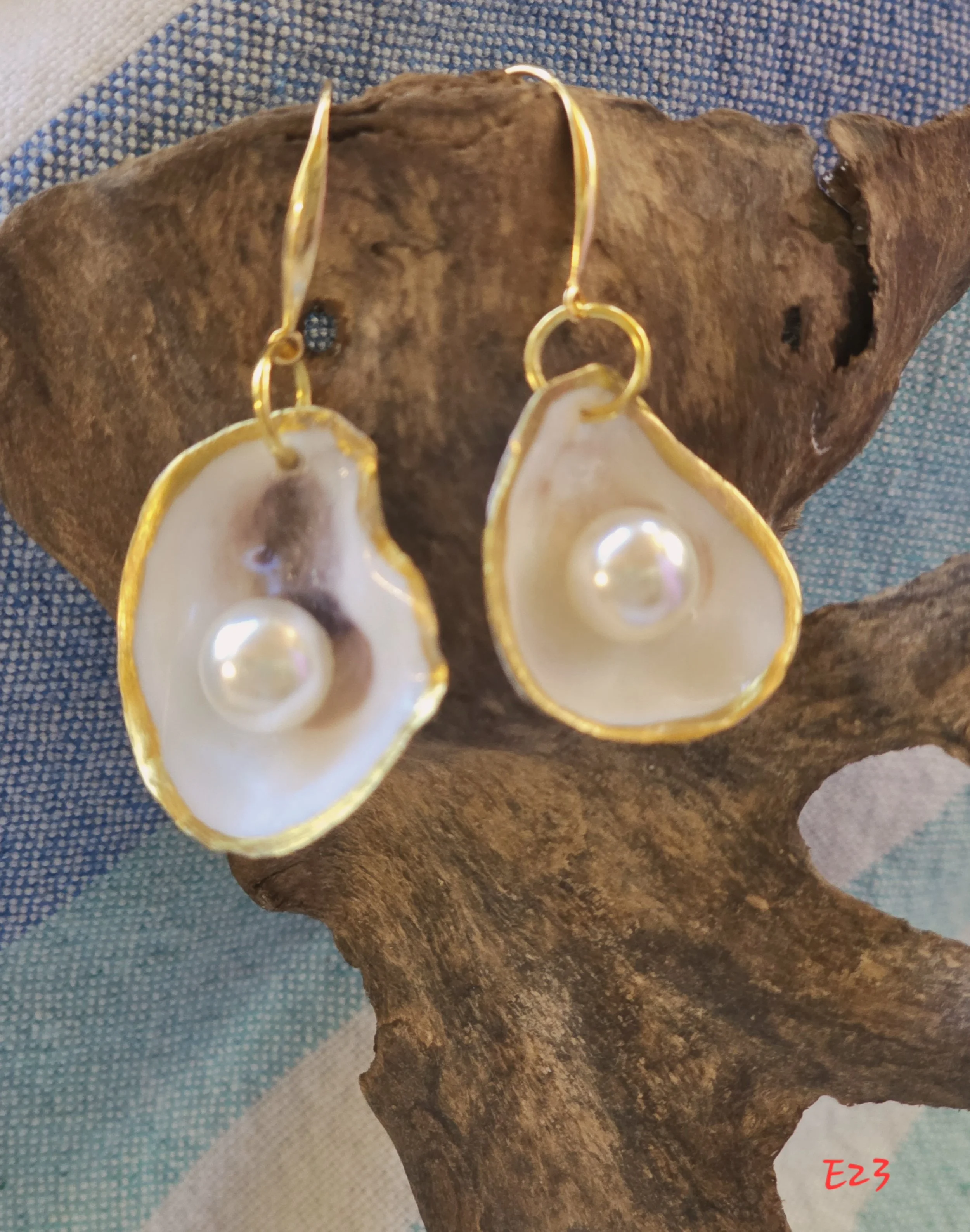 Natural Oyster Shell Earrings With Pearl