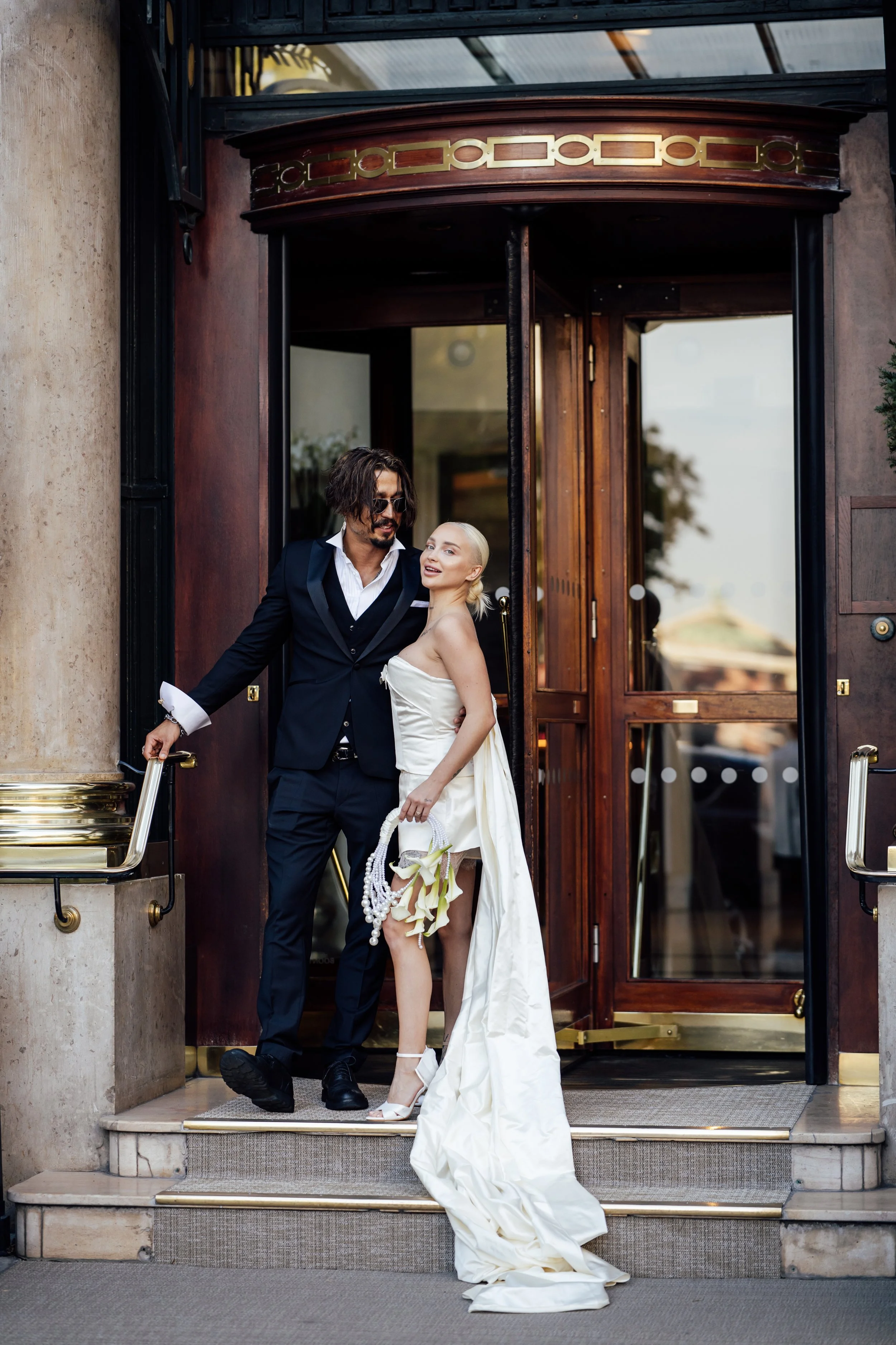 Romantic engagement session in the streets of Paris..jpg