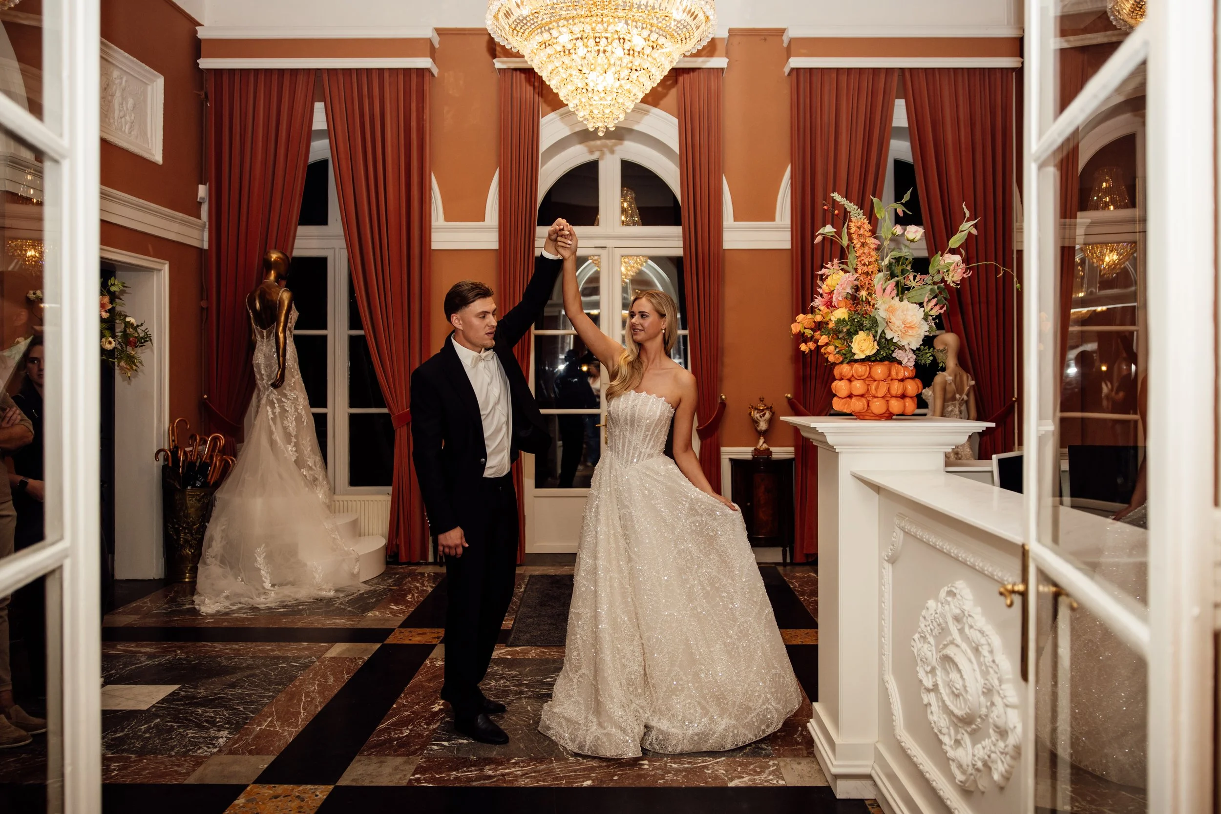 Kasteel Oost • Kasteel Oost Wedding • Fine Art Wedding Photography • Editorial Wedding Photography • Luxe Bruiloft • Tijdloze Elegantie.jpg