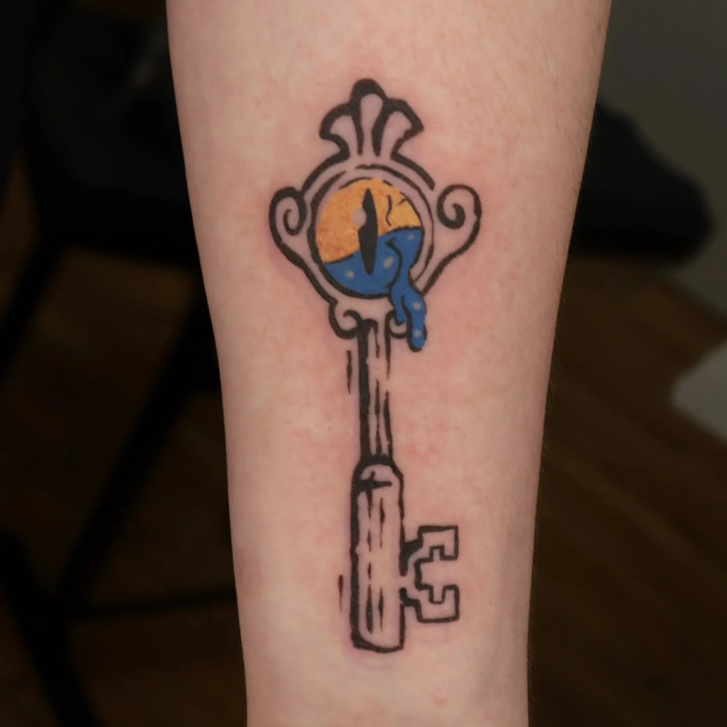 Portal key from The Owl House.
.
I've been slow to introduce color into my work as it's a unique skillset and I have extremely few references for integrating color into woodcut style tattooing, but I've got more on the way!
#tattoo #woodcuttattoo #nc