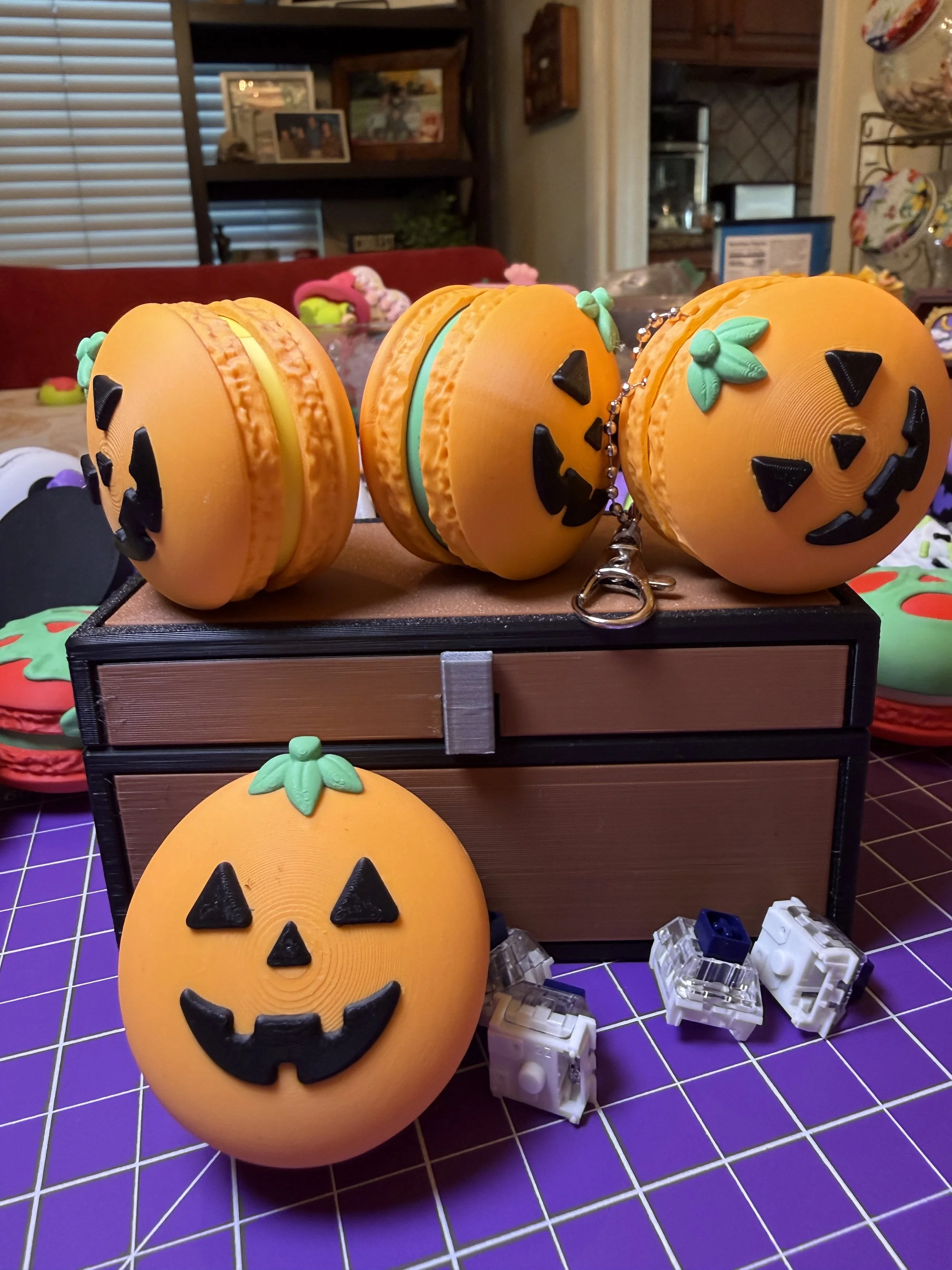 Jack-O-Lantern Macaron Clicker
