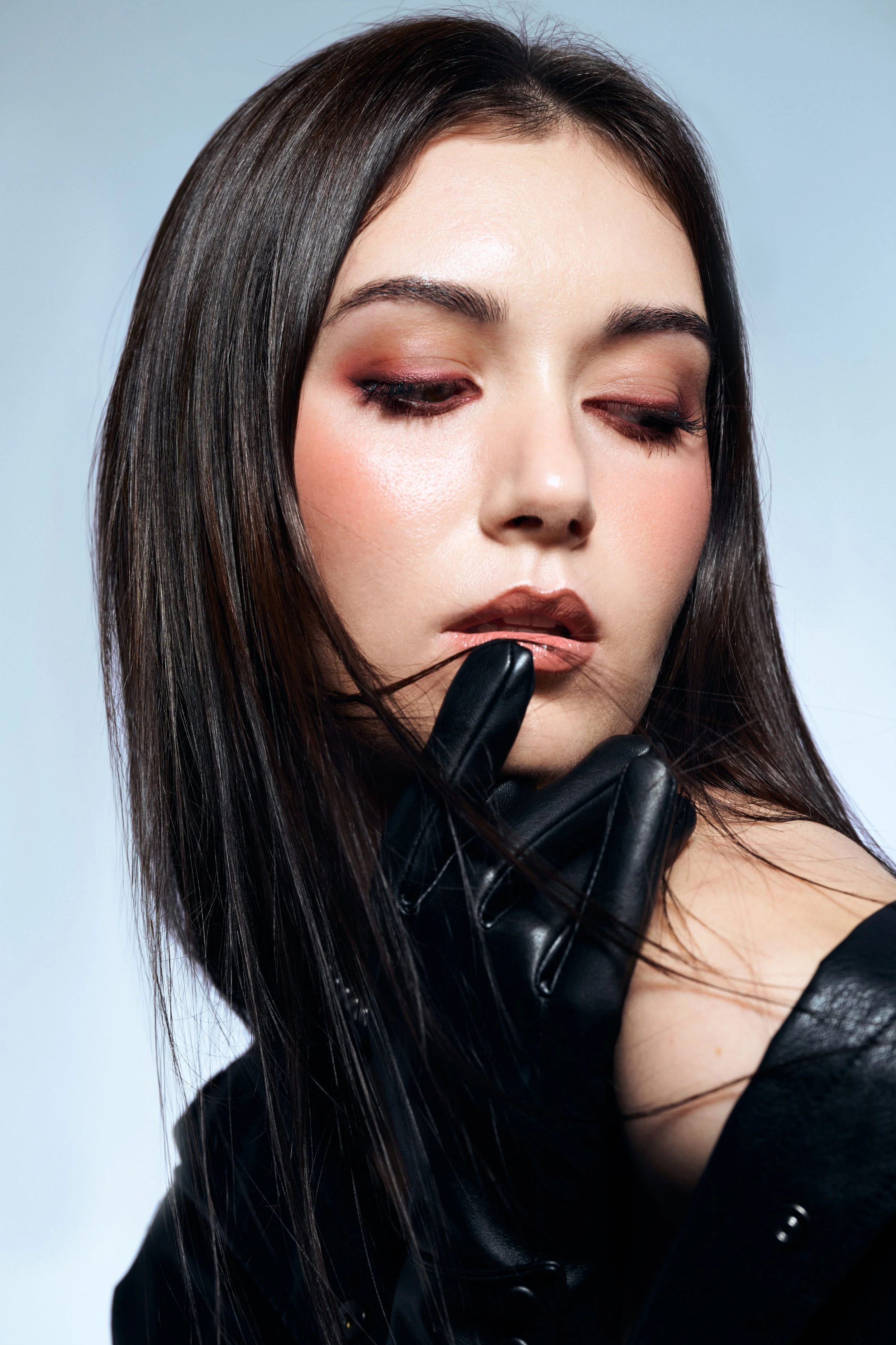 Beauty model in a high fashion makeup editorial – Noirvellel

