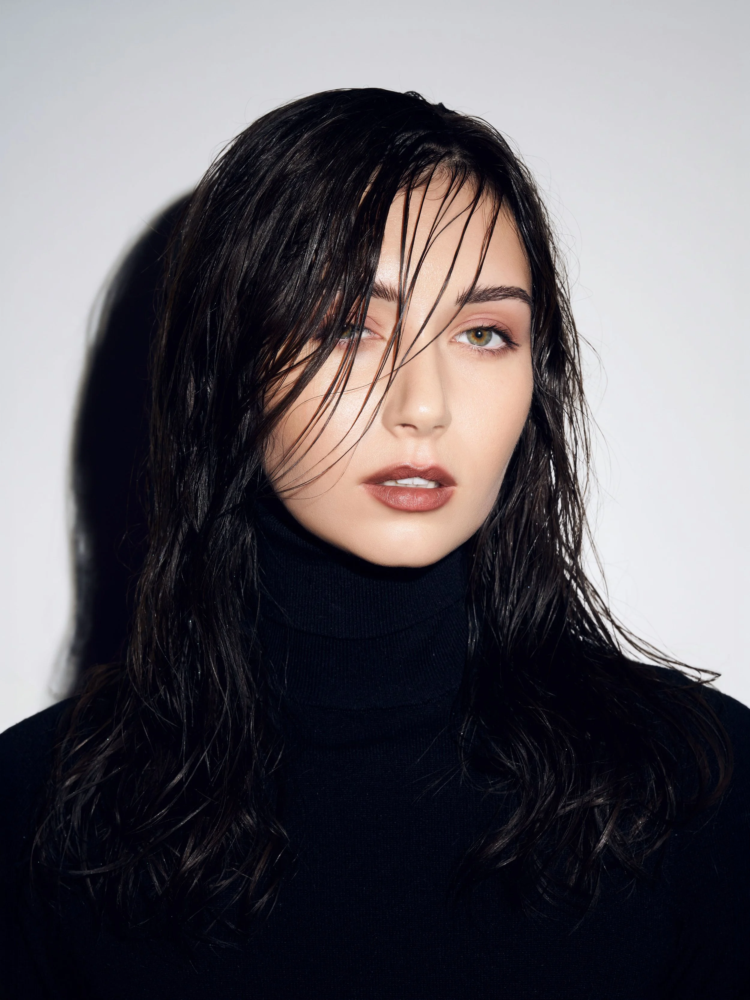 Professional beauty model portrait with wet-look styling – Noirvellel