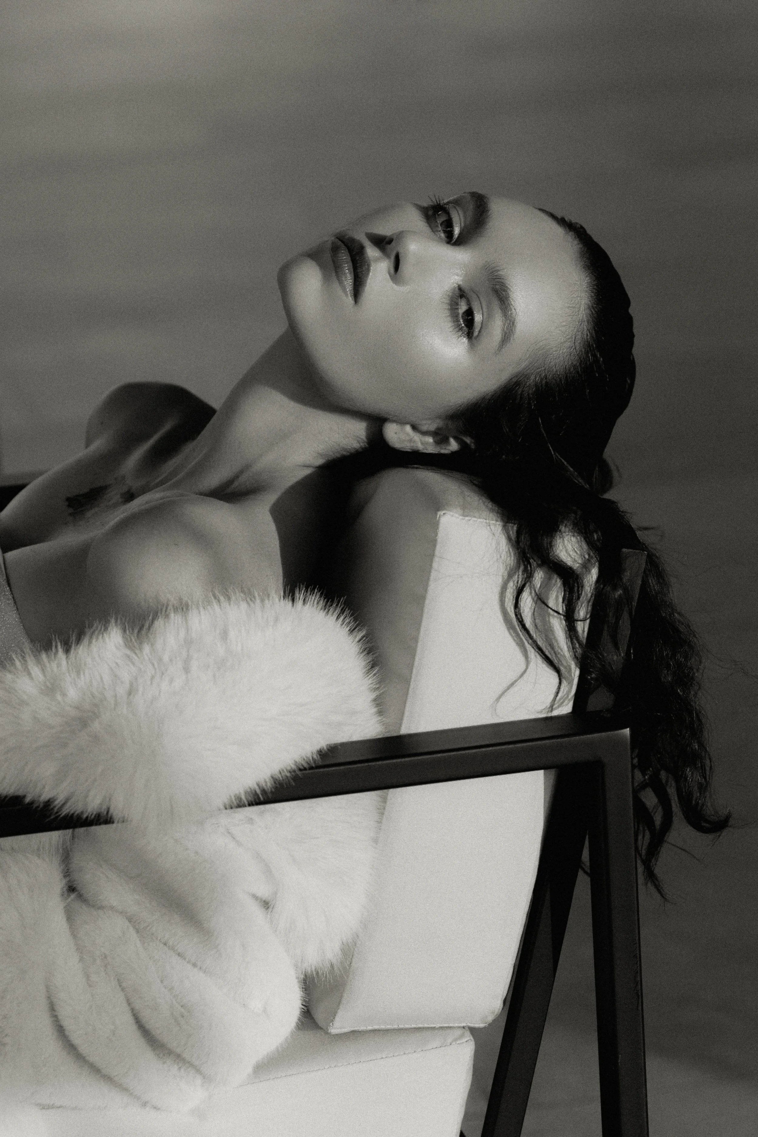 Black and white beauty editorial portrait – Noirvellel
