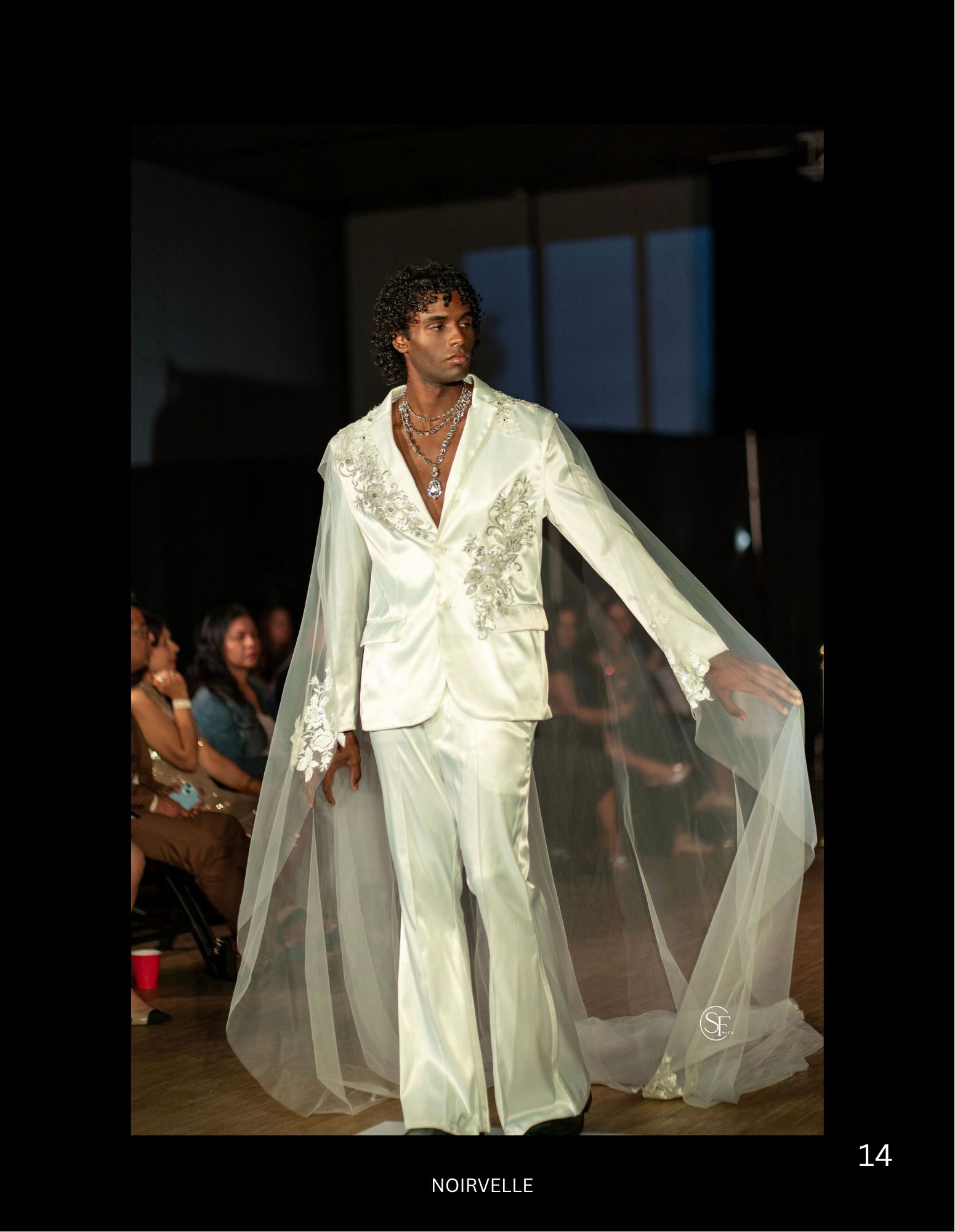 Male model walking the fashion runway in an elegant white suit – Noirvellel
