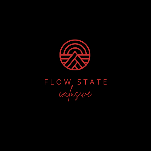 Logo mit kreisförmigem Symbol und roten Linien, darunter der Text 'FLOW STATE exclusive' auf schwarzem Hintergrund.