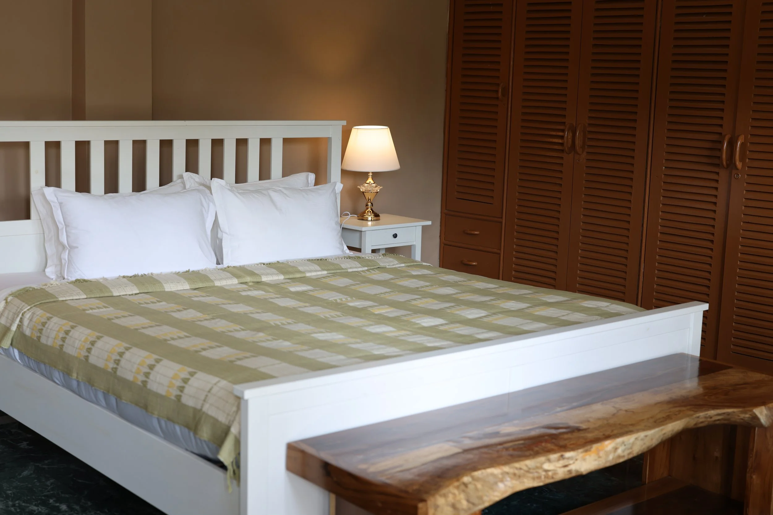 Deluxe Double Room 2. A bright and spacious double room with a balcony overlooking the leafy grounds. Includes a comfortable double bed and attached bathroom. Single or double occupancy.

Price: ₹3,000 per night