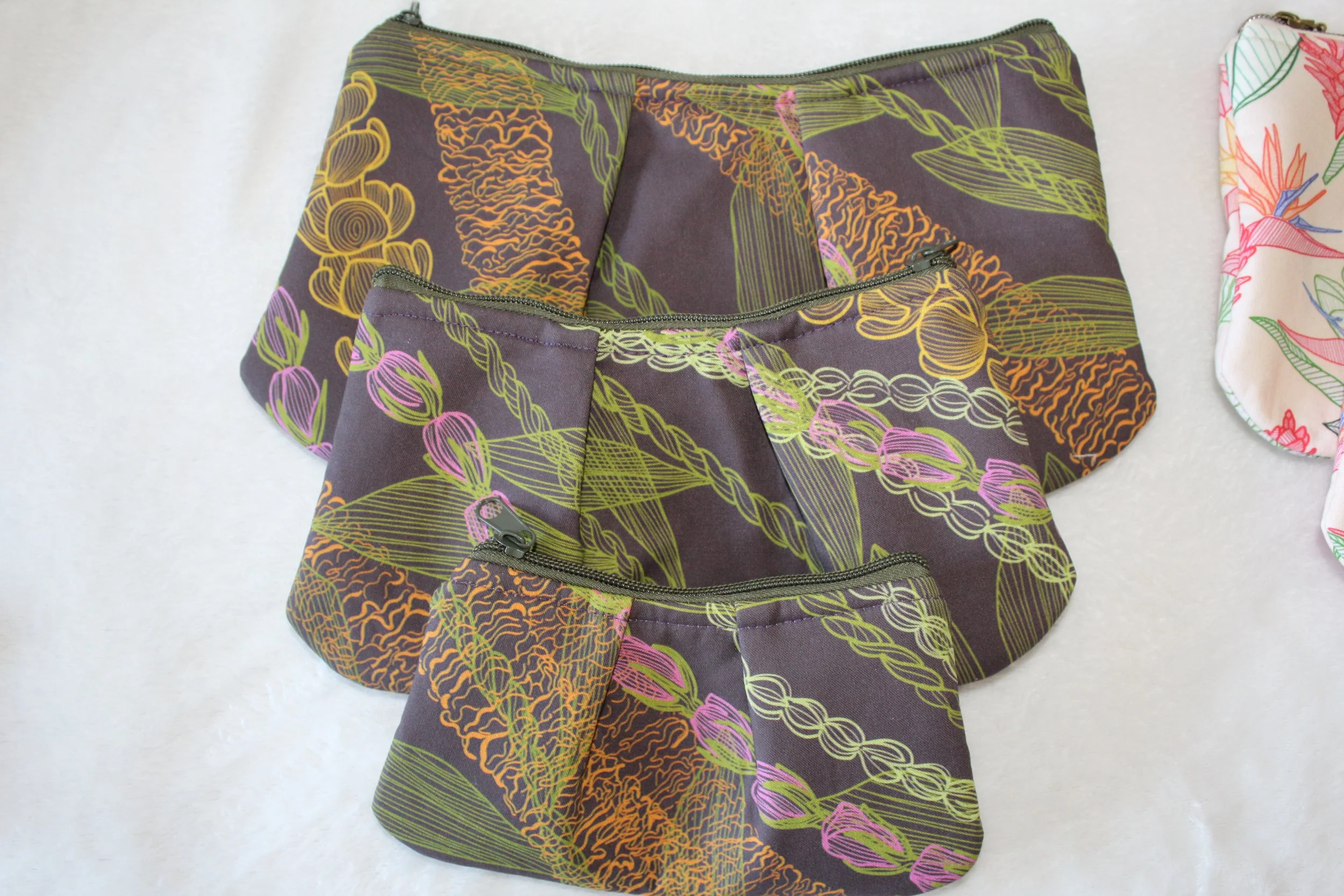 Lei Mix Pleated pouches