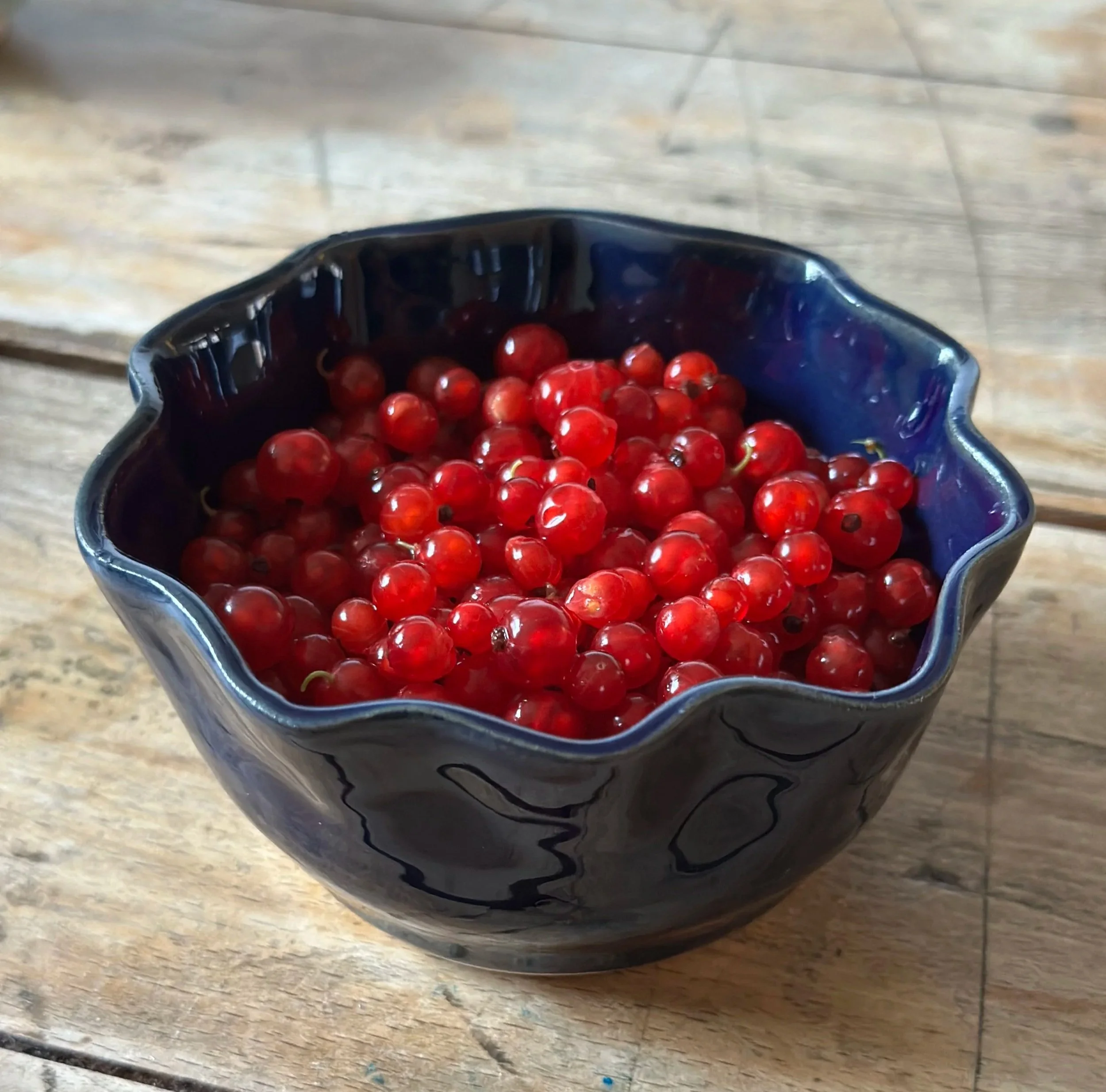 Red currents, my absolute favourite, in a playful, blue bowl.