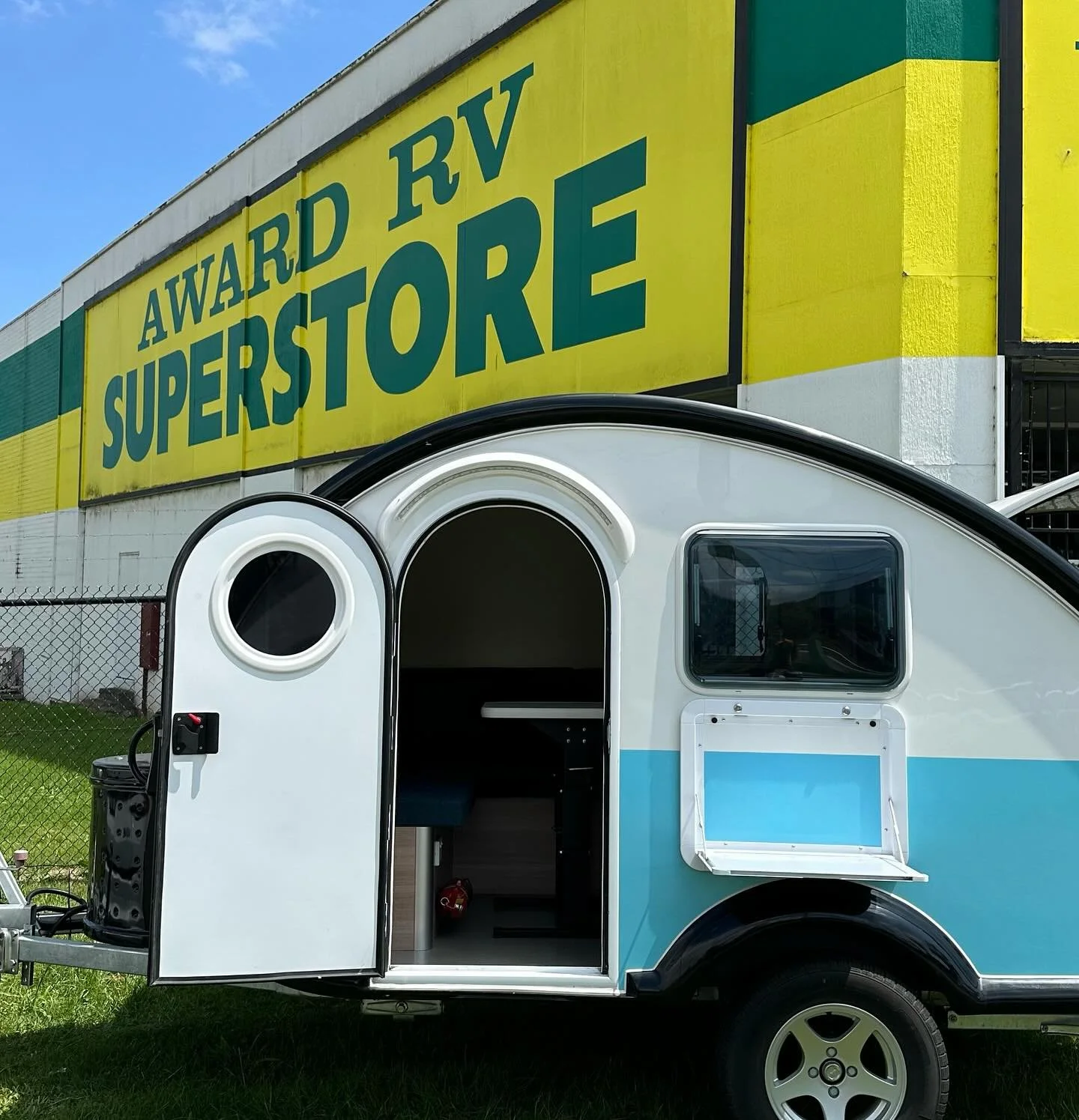 This little cutie is on display at @awardrvsuperstore Ferntree Gully. Pop in for a squiz! 👀👀👀. #teardropcamper #teardrop #teardroptrailer #travelaus #travelaustralia #vanlifeaus #solotraveler #ladytraveller #smallcaravan