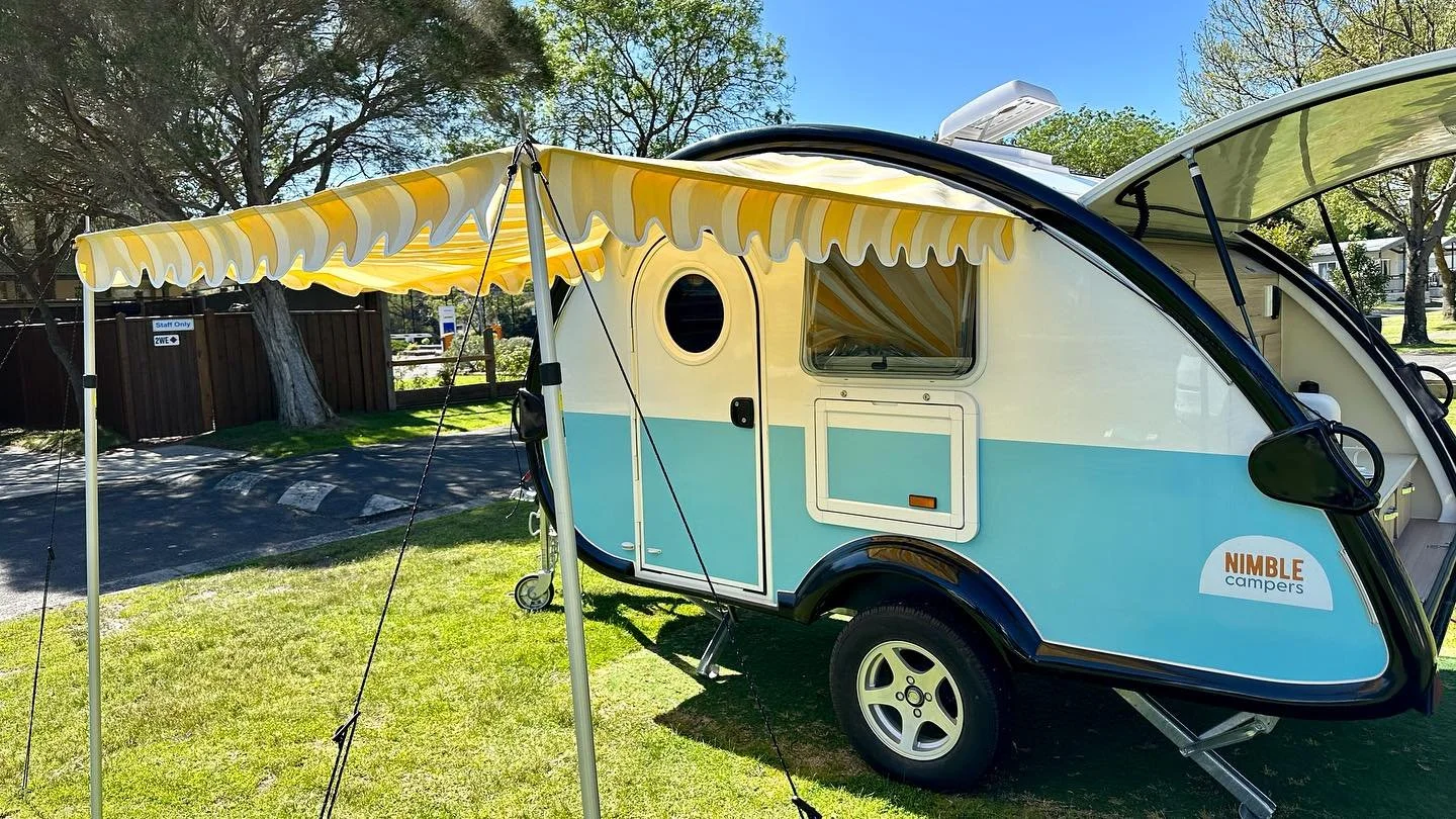 Trying out the new shade awning. So easy to put up, it slides right into the rail fitting, add a few poles and guy ropes and your done. It looks pretty cute too! 😎Available in custom colours to suit your van 🌈 #teardropcamper #teardrop #teardropcam