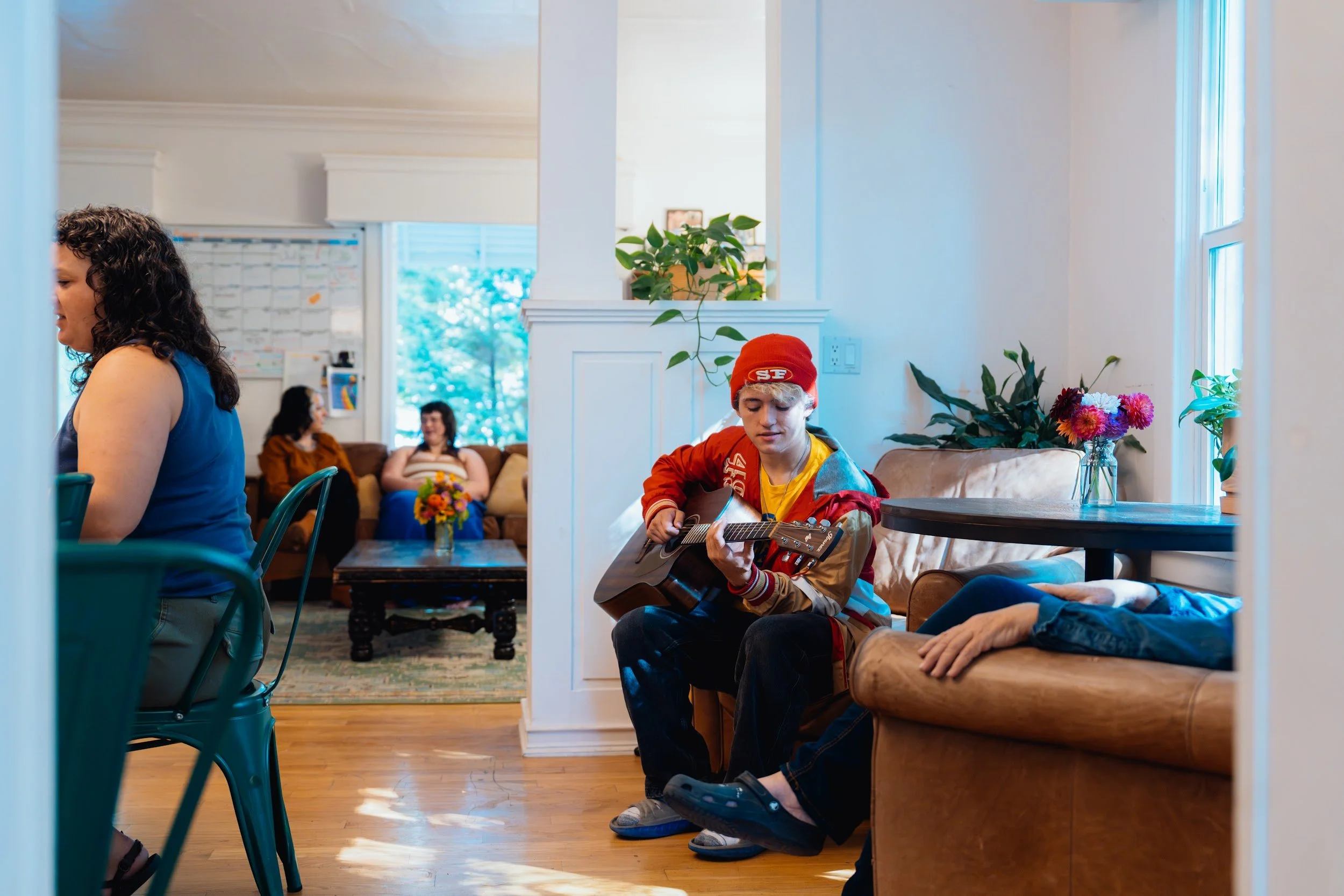 echo-springs-idaho-family-room-guitar-05.jpg