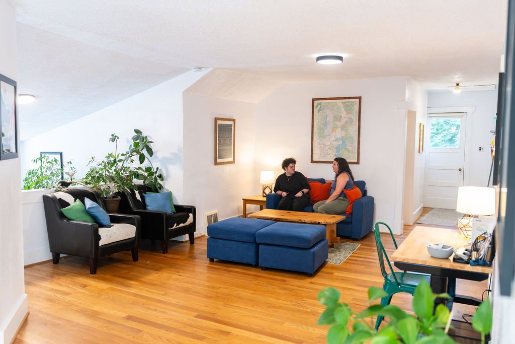 echo-springs-idaho-living-room-conversation-02.jpg