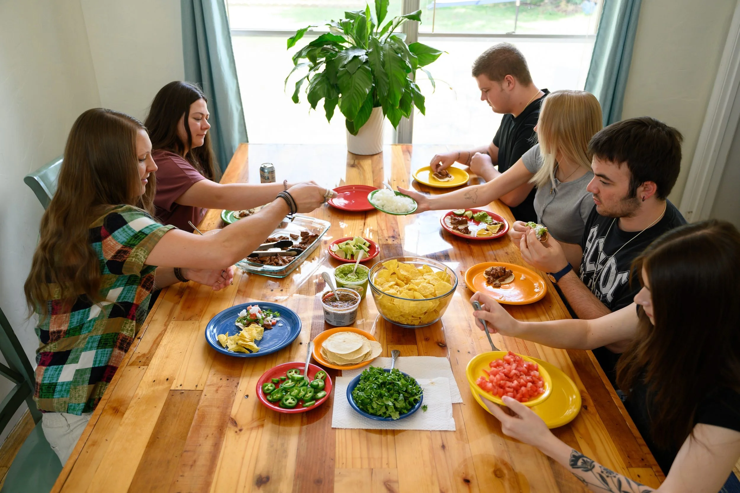 echo-springs-utah-shared-meal-dining-room-09.jpg