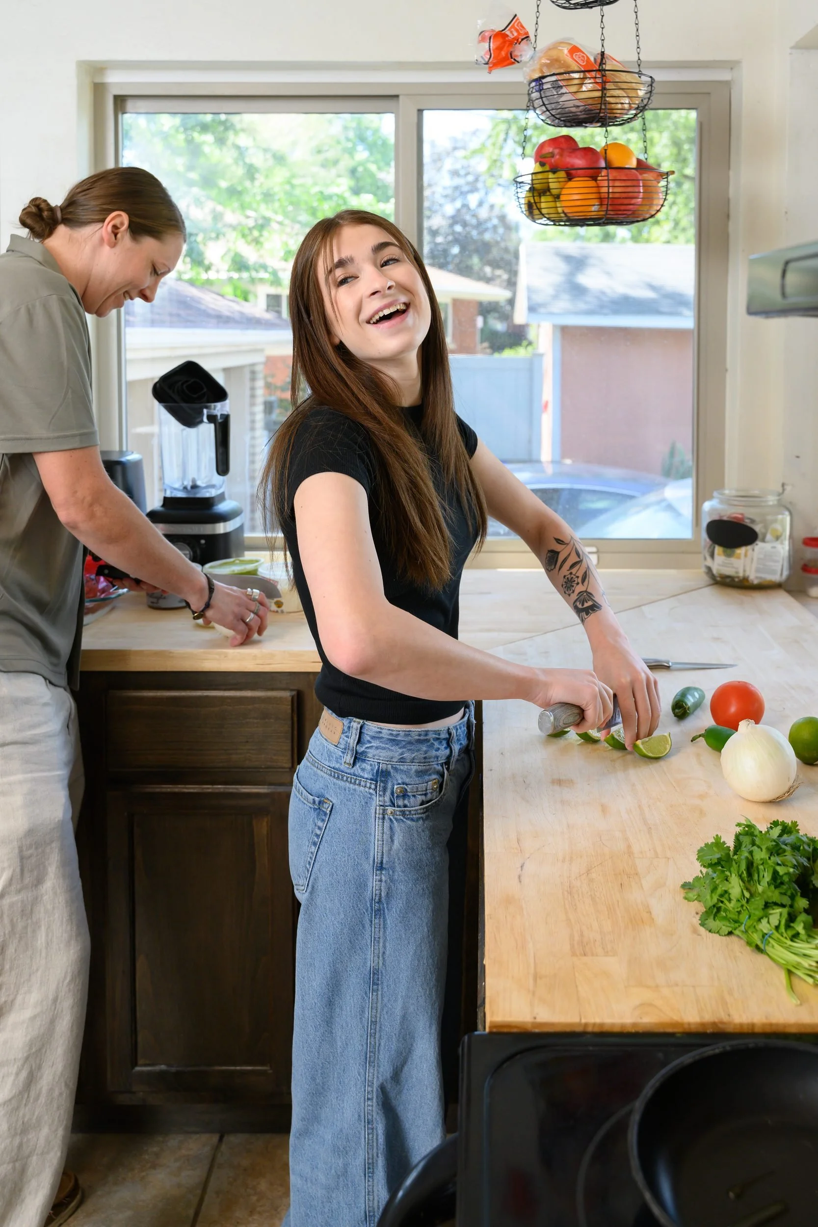 echo-springs-utah-cooking-together-kitchen-01.jpg