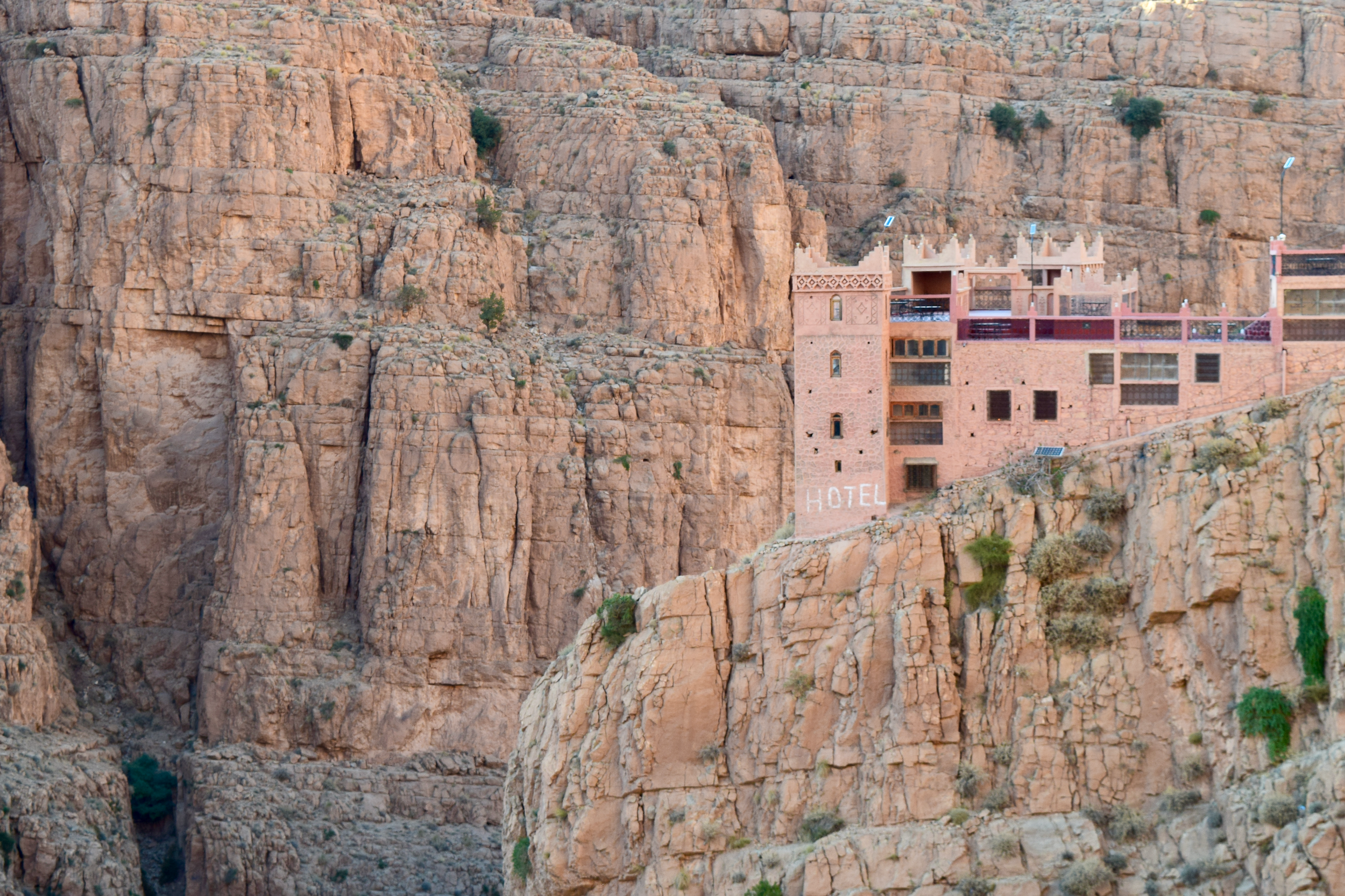 I keep an eye on hotel prices so you don’t have to