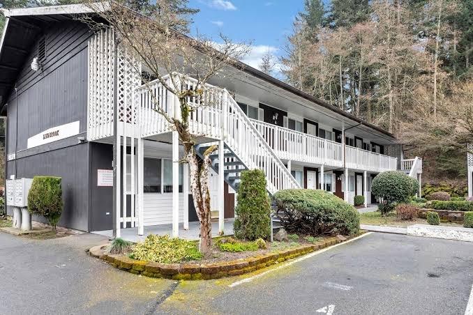 Lindbrook Apartments