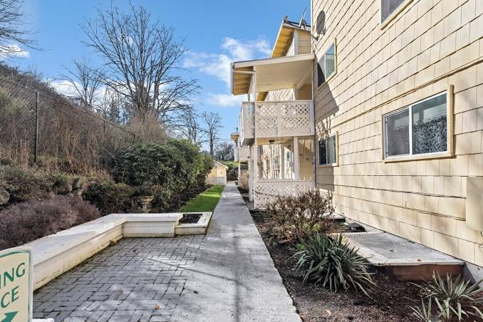 Harborview East Apartments 