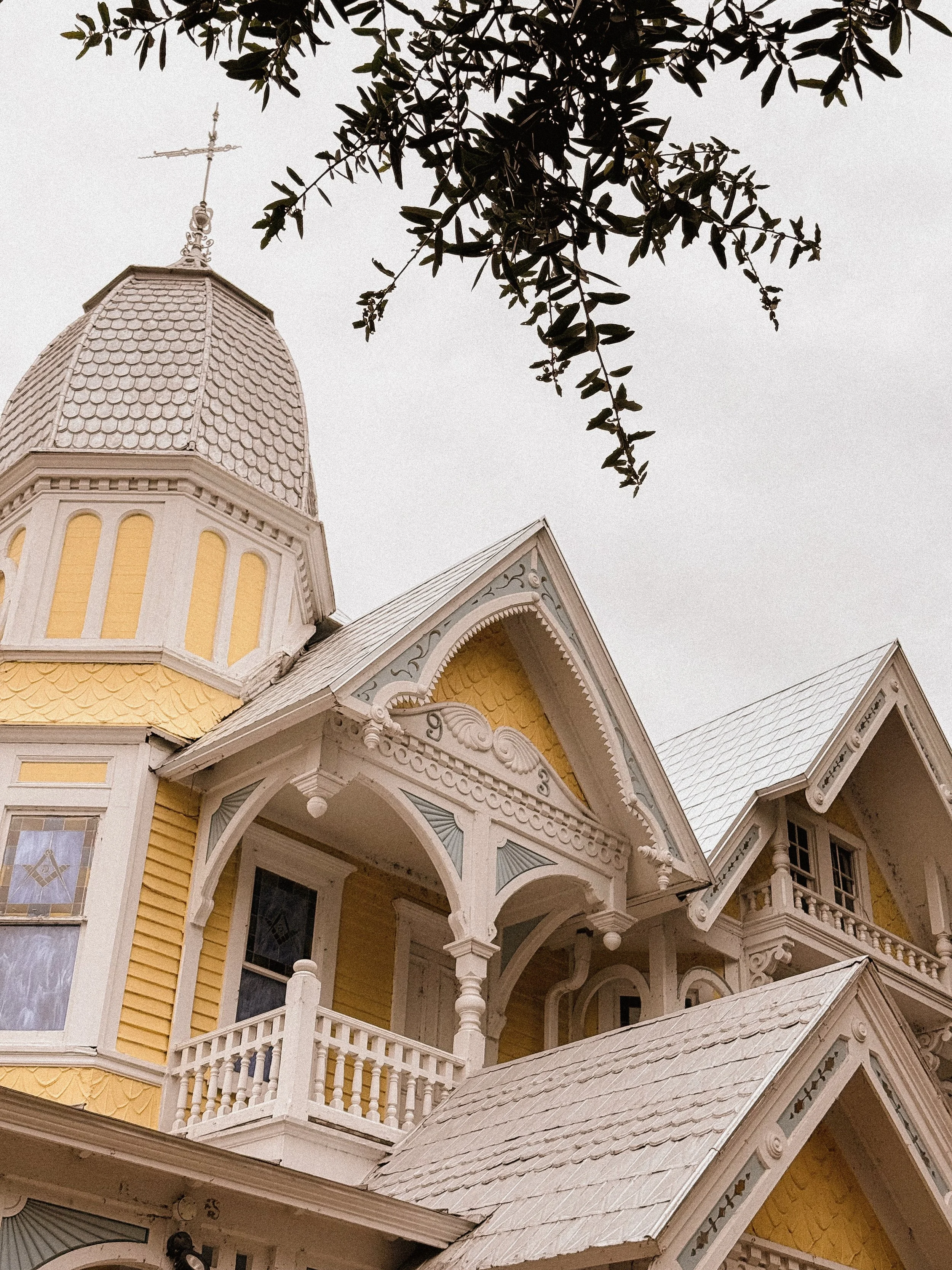 Mount Dora Anniversary Trip Part II &hearts;️

This is probably my favorite historic house I&rsquo;ve ever seen in person. It&rsquo;s unreal. 😍

The Donnelly House, built in 1893 by JP Donnelly. Such a lovely Queen Anne Victorian. 

Tried Foxtail fo