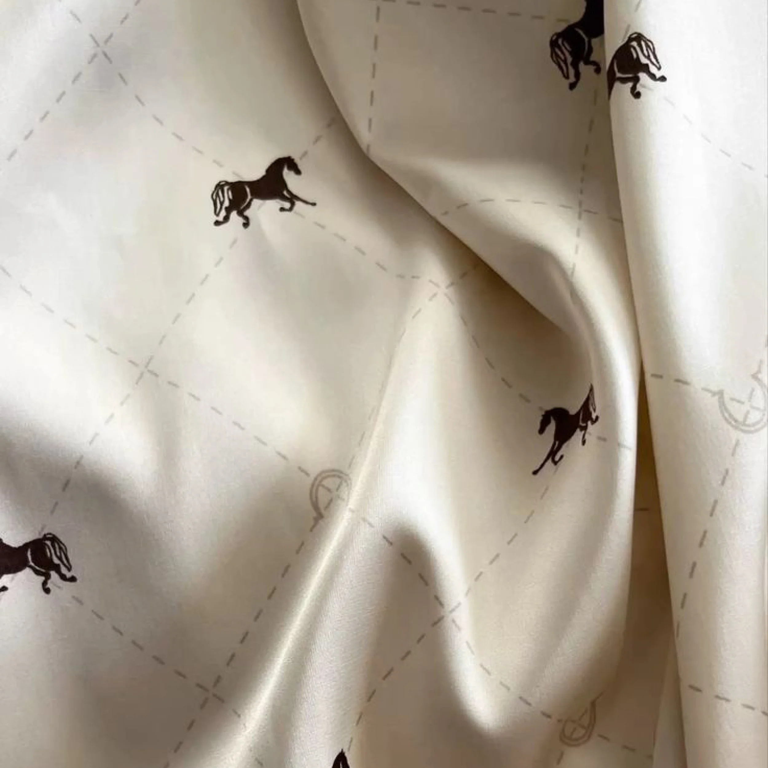 Foulard de soie à motif cheval