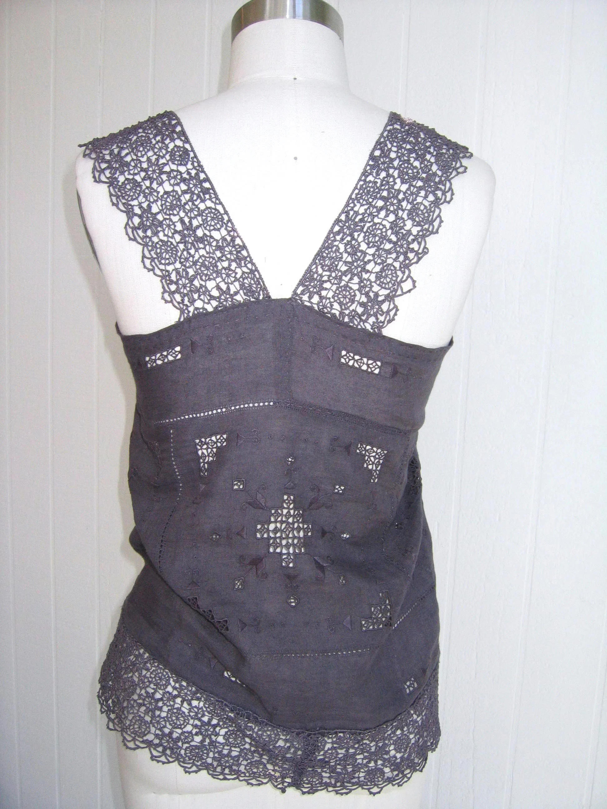 penelope linen top  back.jpg