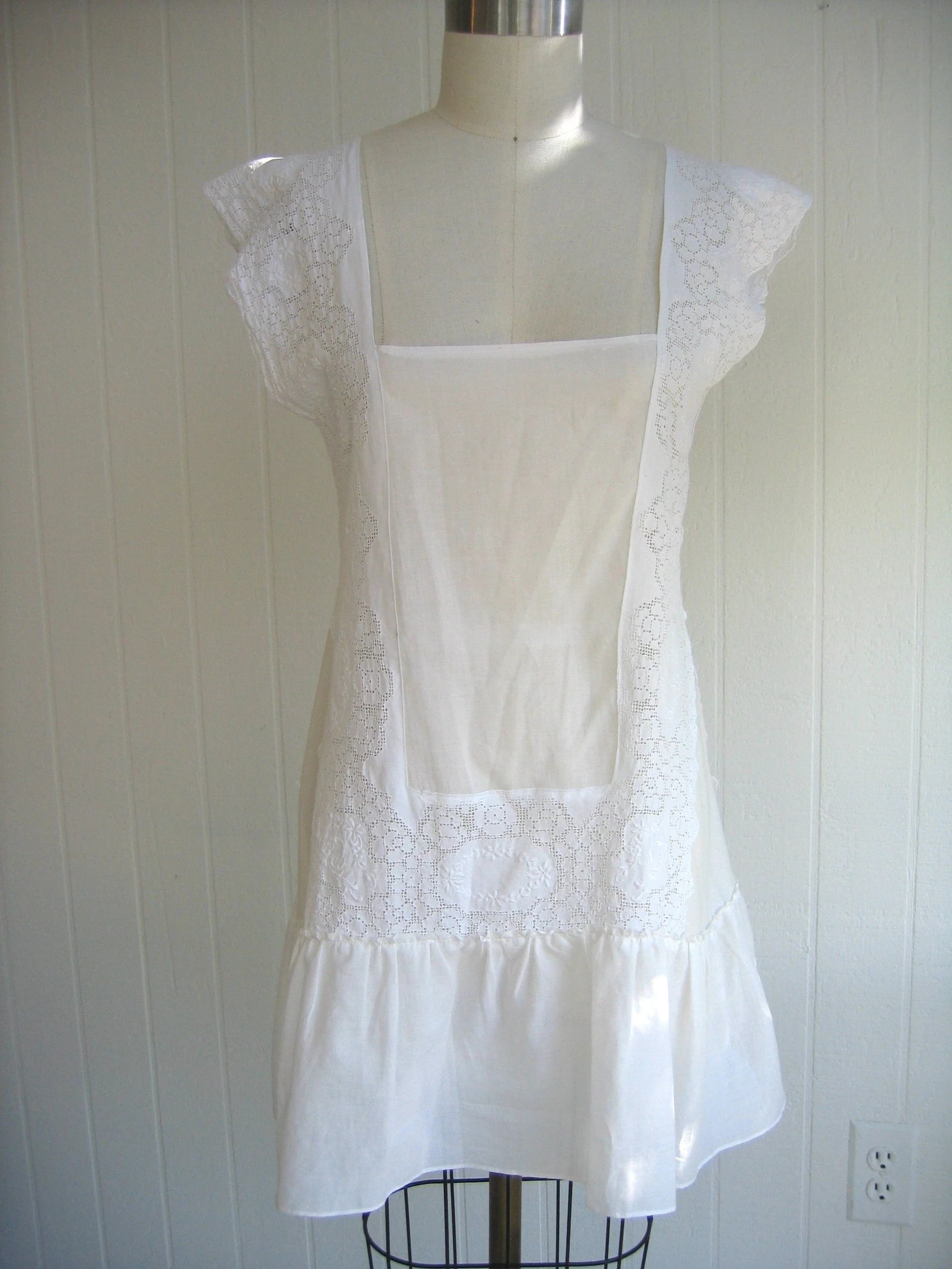 linley lace dress front.jpg