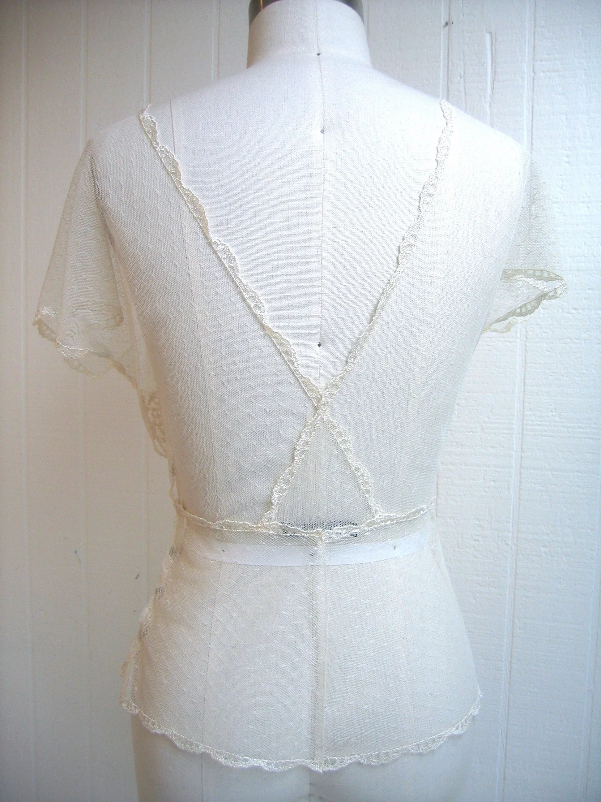 lupe lace top back.jpg