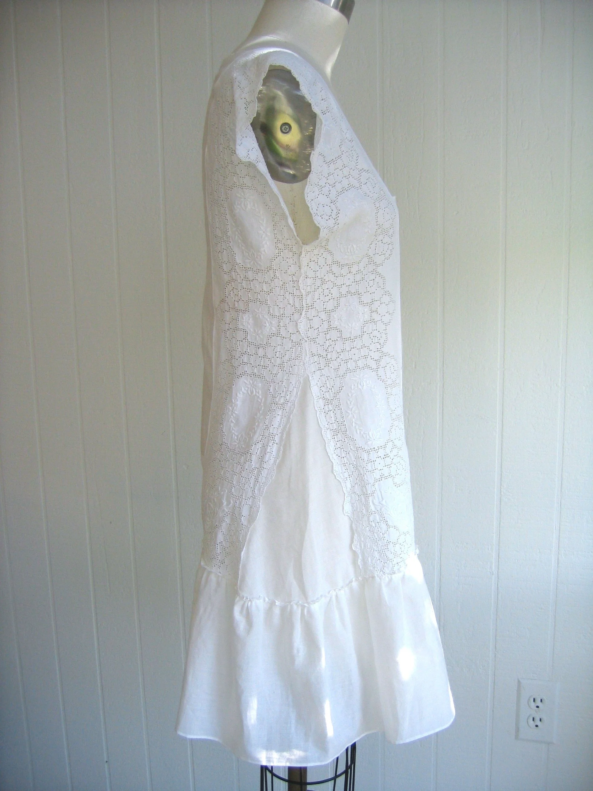 linley lace dress  side.jpg