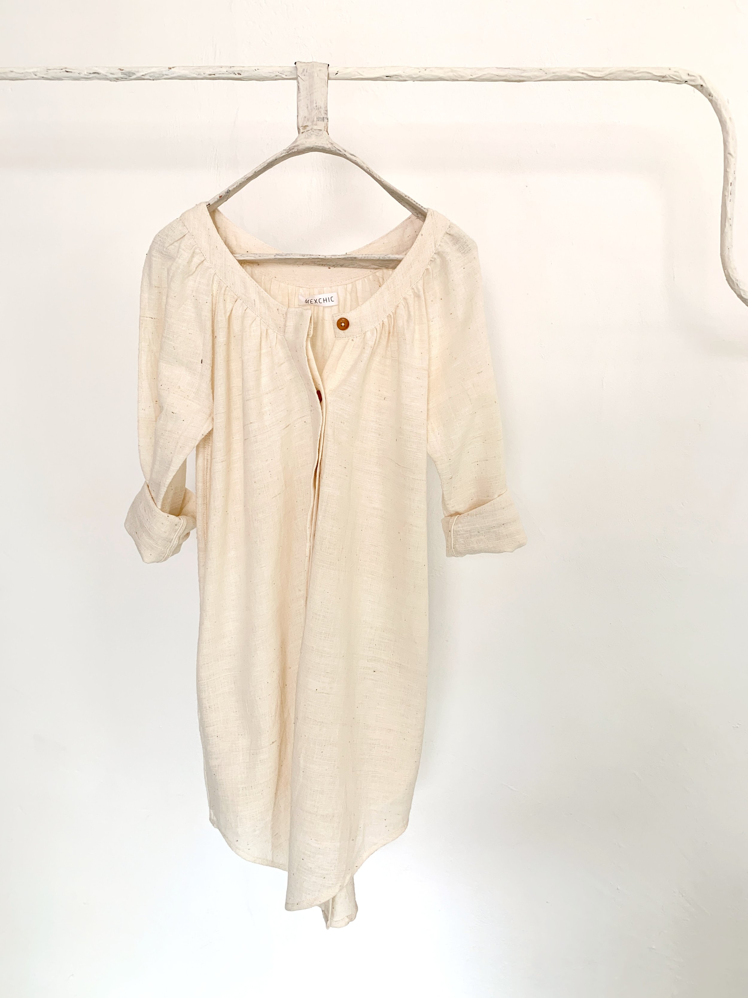 Mexchic clothing collection Anatomy shopping in Oaxaca, Mexico, simple, minimal, minimalist handmade with natural fabrics and fibers, ecological botanical dyes, regenerative cotton, and wool with Mexican artisans, weavers, spinners, red pottery baro 