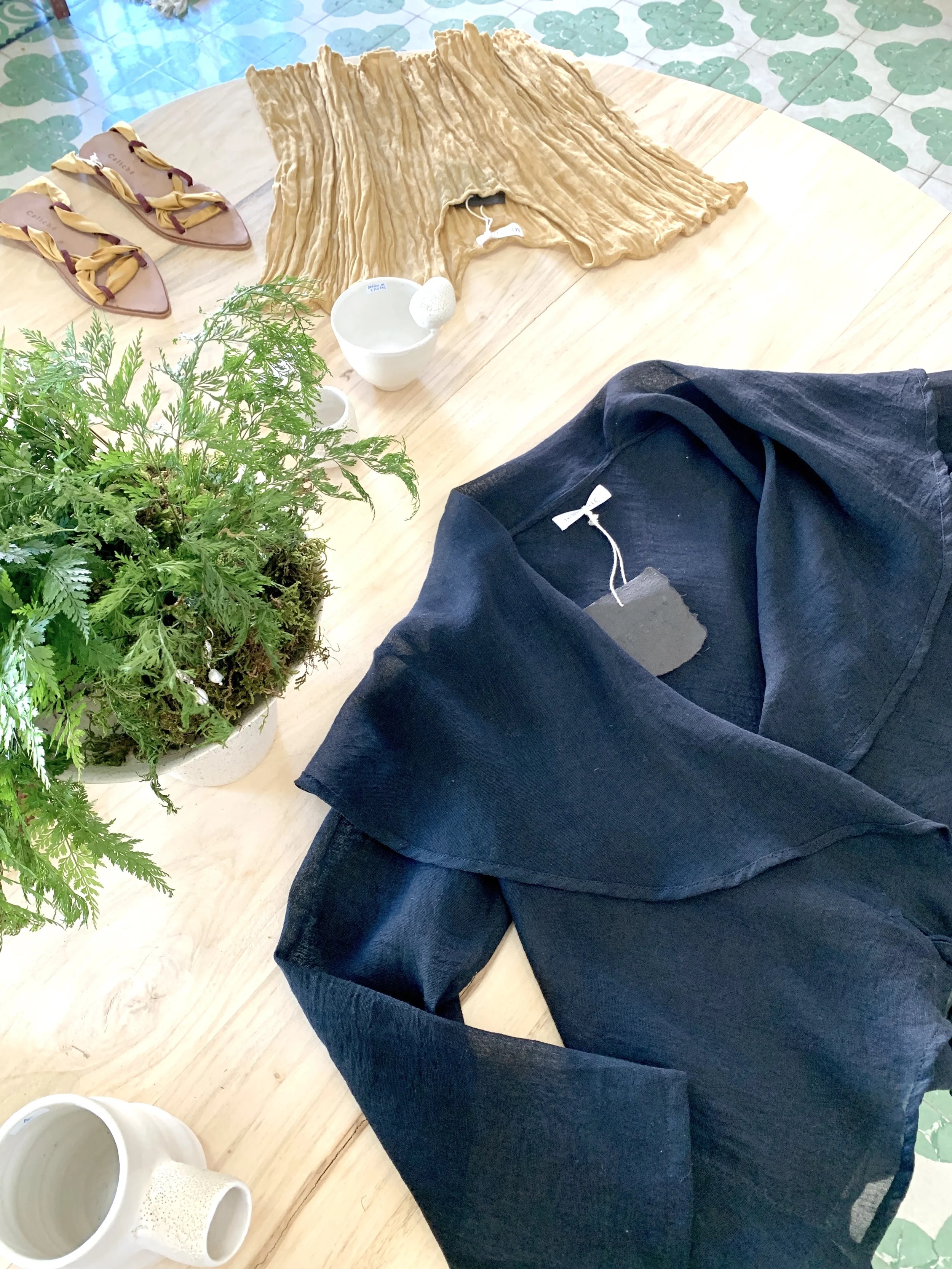 Mexchic clothing collection Anatomy shopping in Oaxaca, Mexico, simple, minimal, minimalist handmade with natural fabrics and fibers, ecological botanical dyes, regenerative cotton, and wool with Mexican artisans, weavers, spinners, red pottery baro 