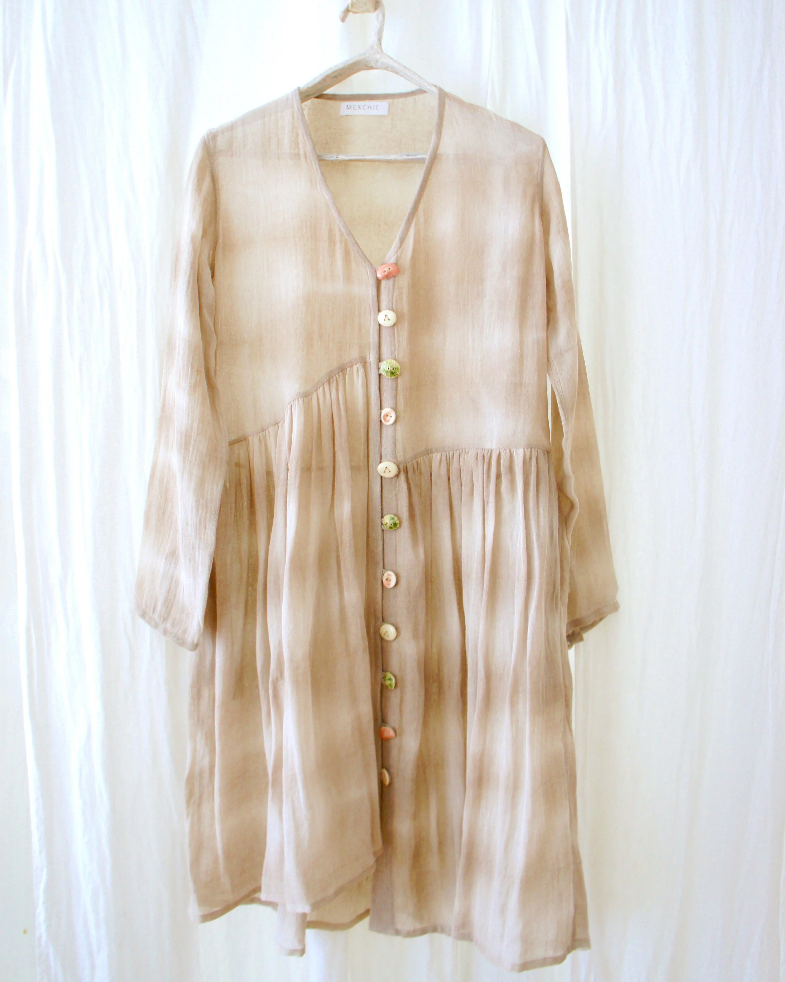 Mexchic clothing collection Anatomy shopping in Oaxaca, Mexico, simple, minimal, minimalist handmade with natural fabrics and fibers, ecological botanical dyes, regenerative cotton, and wool with Mexican artisans, weavers, spinners, red pottery baro 
