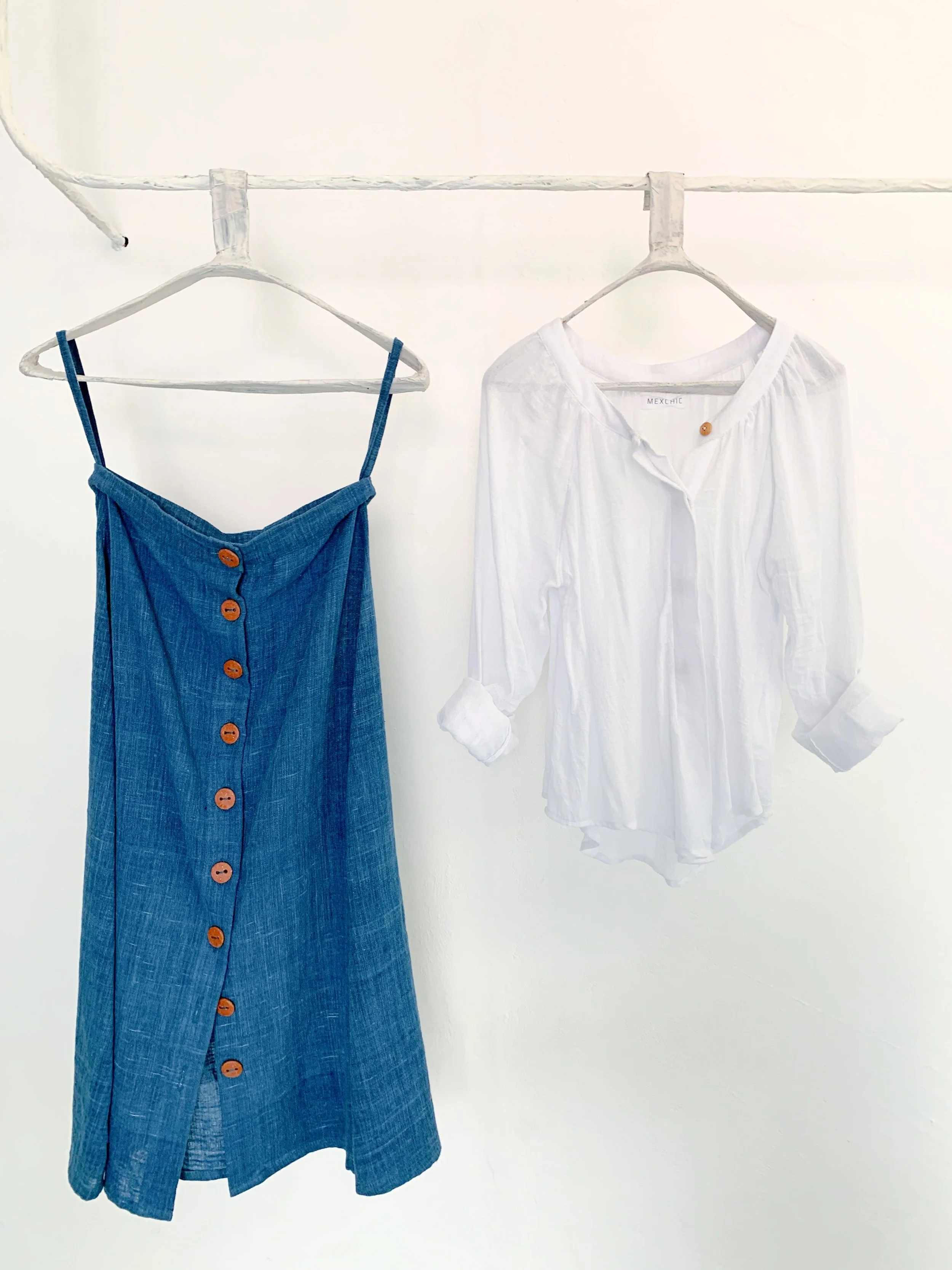 Mexchic clothing collection Anatomy shopping in Oaxaca, Mexico, simple, minimal, minimalist handmade with natural fabrics and fibers, ecological botanical dyes, regenerative cotton, and wool with Mexican artisans, weavers, spinners, red pottery baro 
