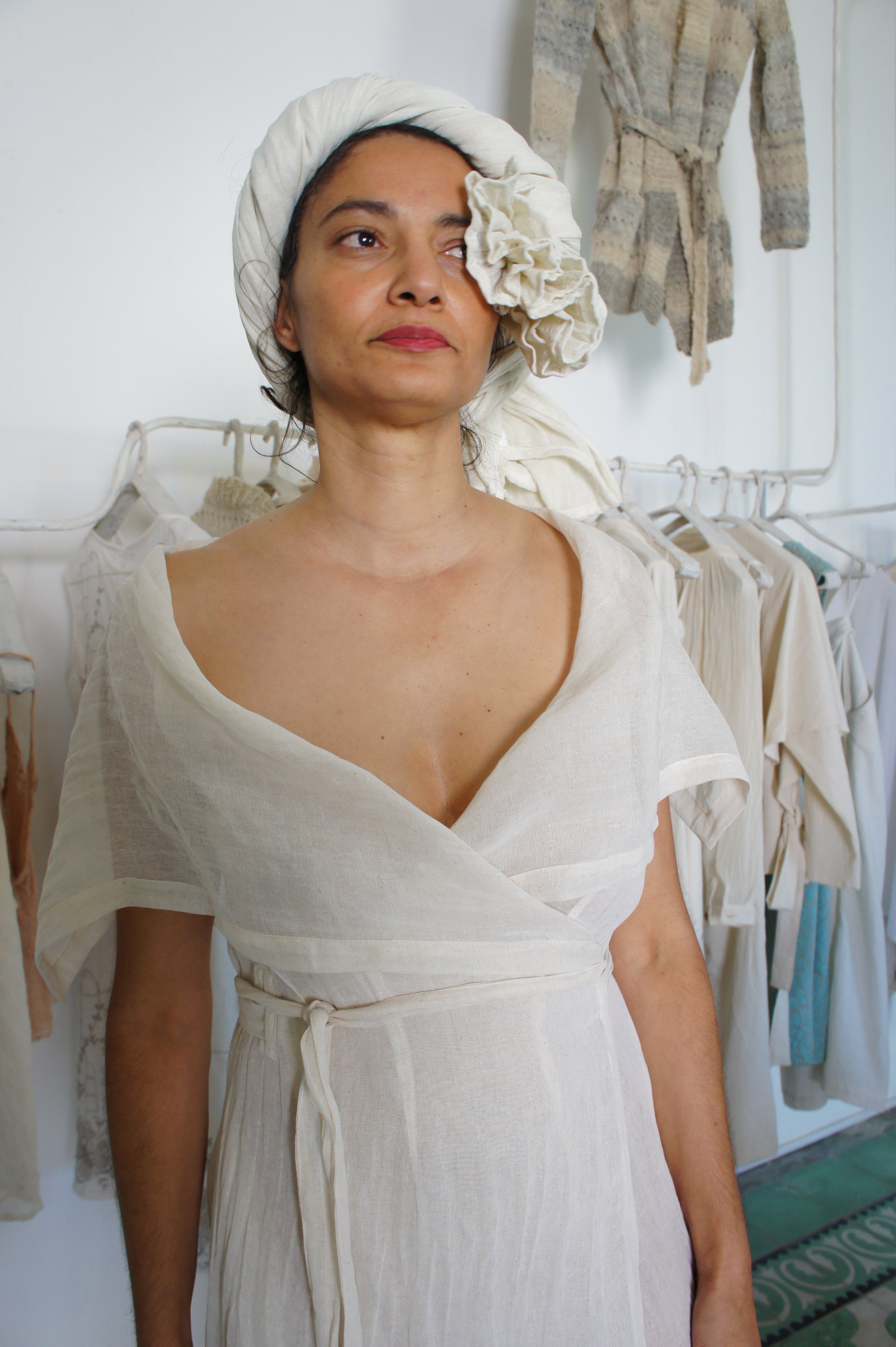 Mexchic clothing collection Anatomy shopping in Oaxaca, Mexico, simple, minimal, minimalist handmade with natural fabrics and fibers, ecological botanical dyes, regenerative cotton, and wool with Mexican artisans, weavers, spinners, red pottery baro 