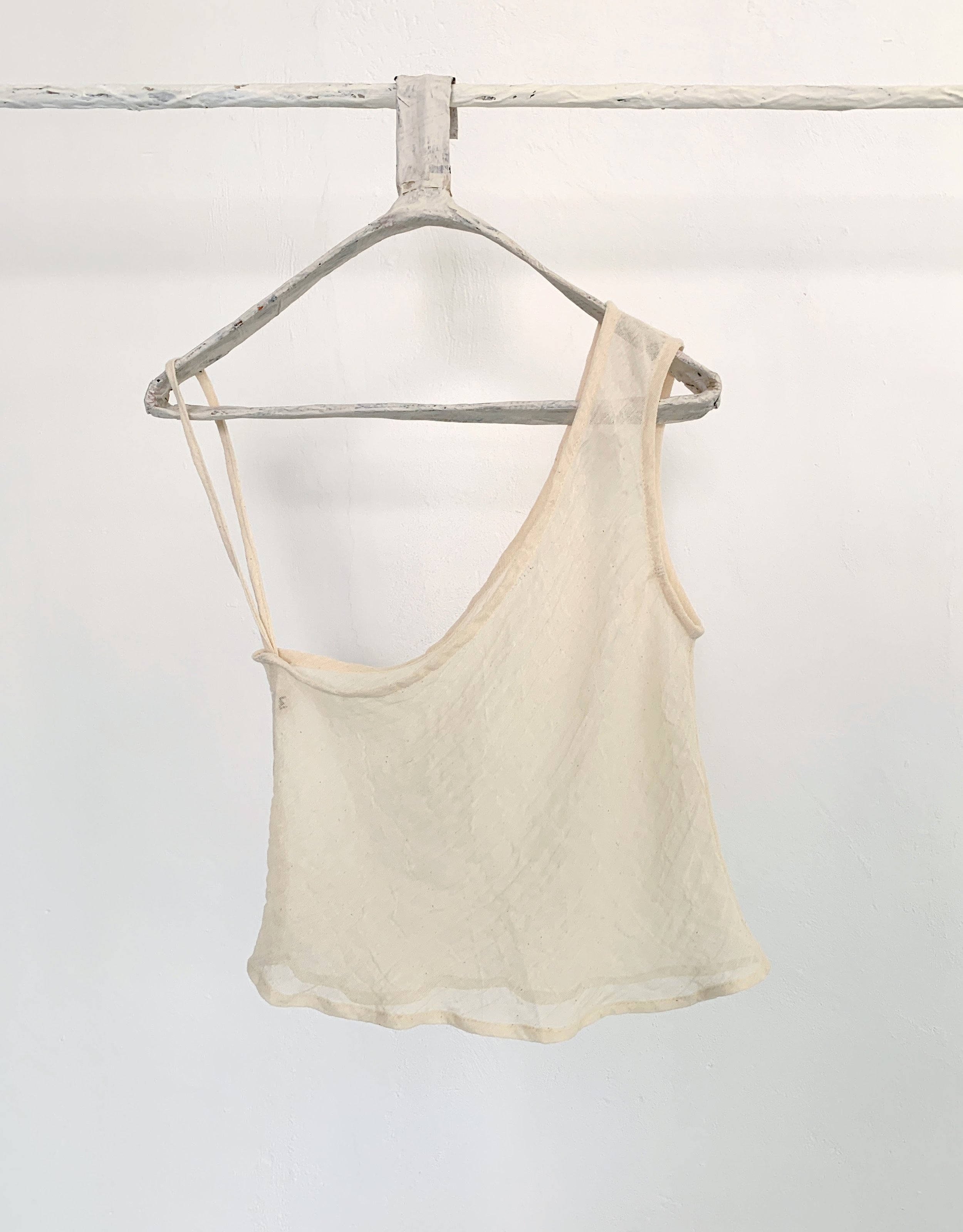 Mexchic clothing collection Anatomy shopping in Oaxaca, Mexico, simple, minimal, minimalist handmade with natural fabrics and fibers, ecological botanical dyes, regenerative cotton, and wool with Mexican artisans, weavers, spinners, red pottery baro 