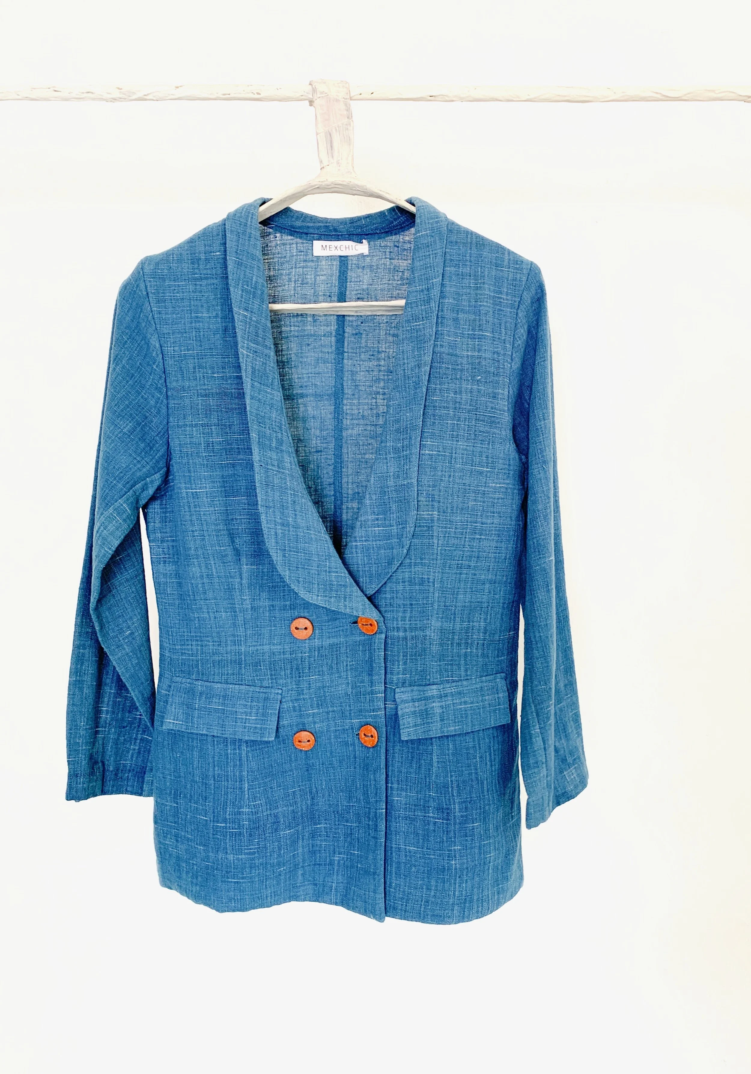 Mexchic clothing collection Anatomy shopping in Oaxaca, Mexico, simple, minimal, minimalist handmade with natural fabrics and fibers, ecological botanical dyes, regenerative cotton, and wool with Mexican artisans, weavers, spinners, red pottery baro 