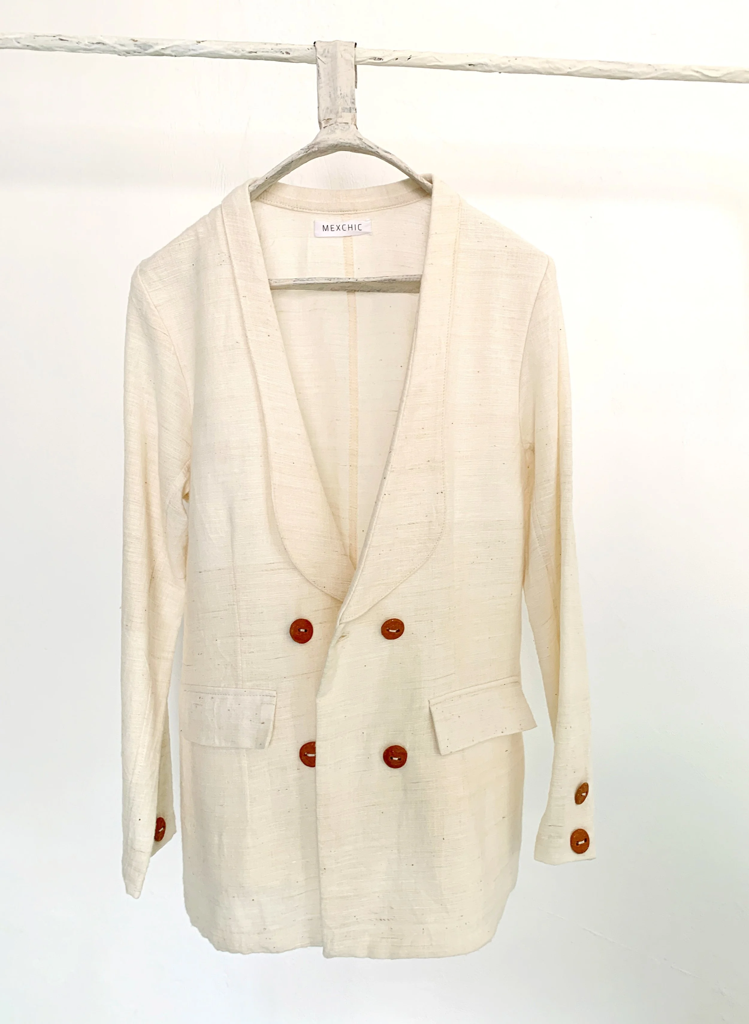 Mexchic clothing collection Anatomy shopping in Oaxaca, Mexico, simple, minimal, minimalist handmade with natural fabrics and fibers, ecological botanical dyes, regenerative cotton, and wool with Mexican artisans, weavers, spinners, red pottery baro 