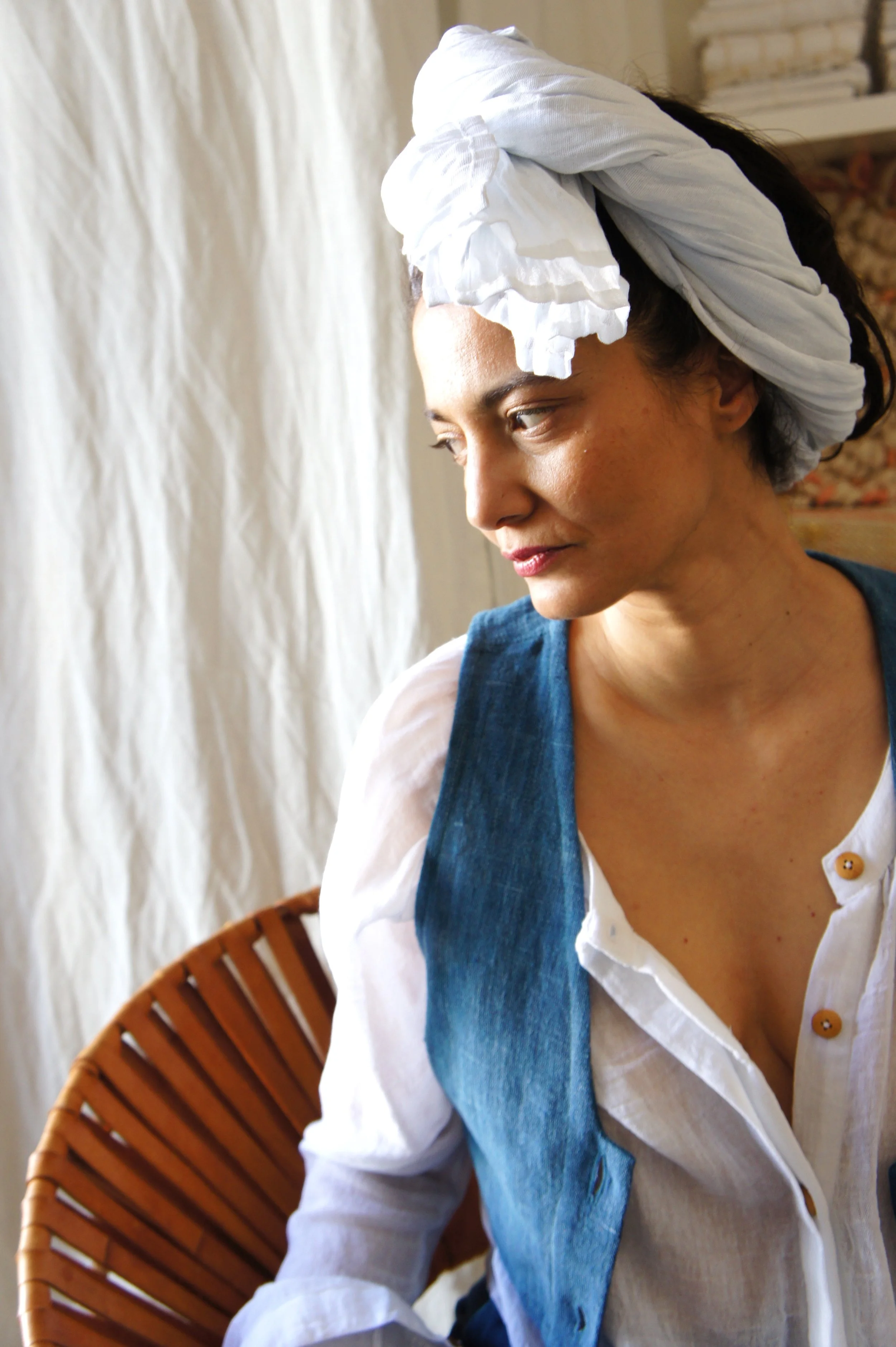 Mexchic clothing collection Anatomy shopping in Oaxaca, Mexico, simple, minimal, minimalist handmade with natural fabrics and fibers, ecological botanical dyes, regenerative cotton, and wool with Mexican artisans, weavers, spinners, red pottery baro 