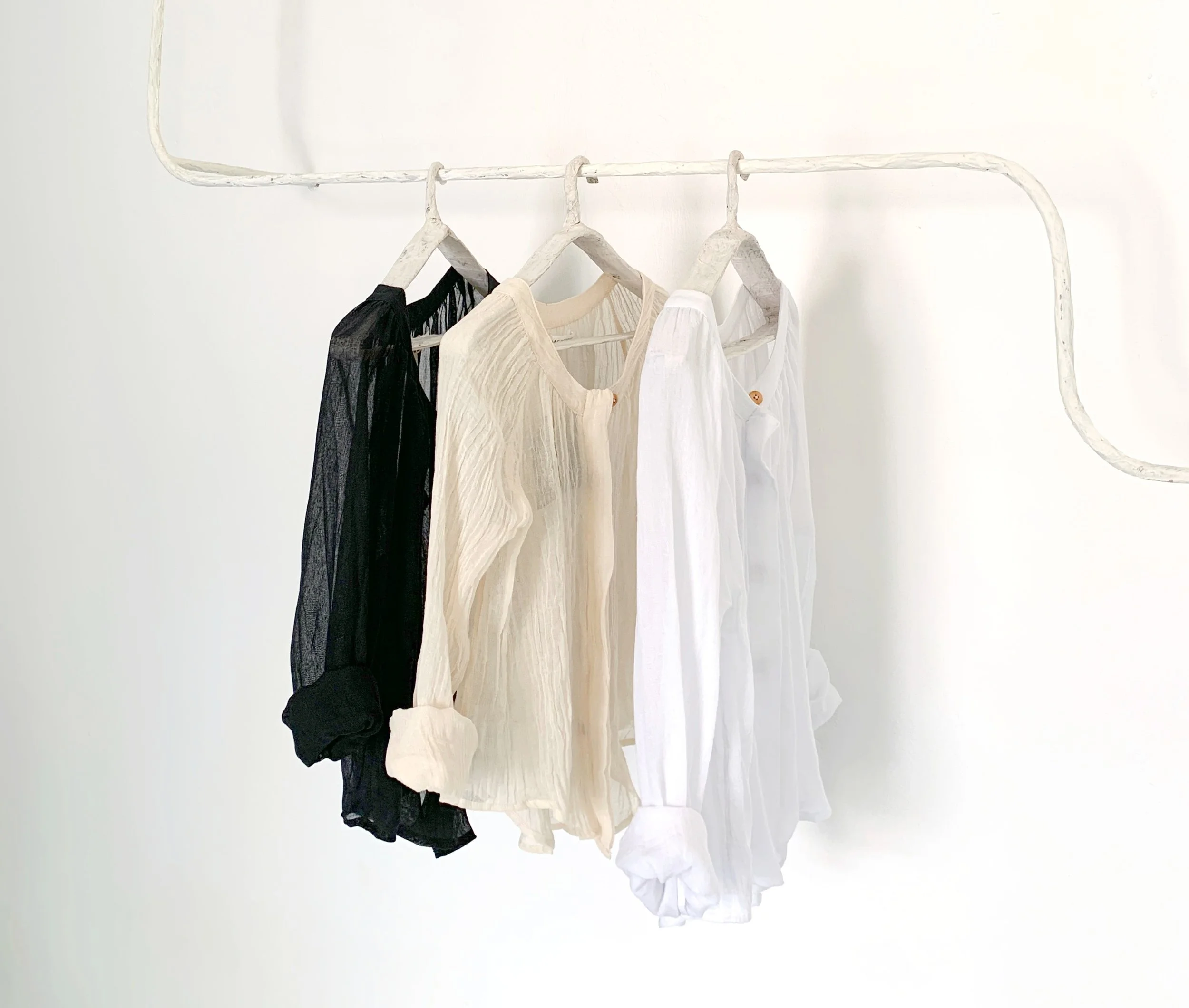 Mexchic clothing collection Anatomy shopping in Oaxaca, Mexico, simple, minimal, minimalist handmade with natural fabrics and fibers, ecological botanical dyes, regenerative cotton, and wool with Mexican artisans, weavers, spinners, red pottery baro 