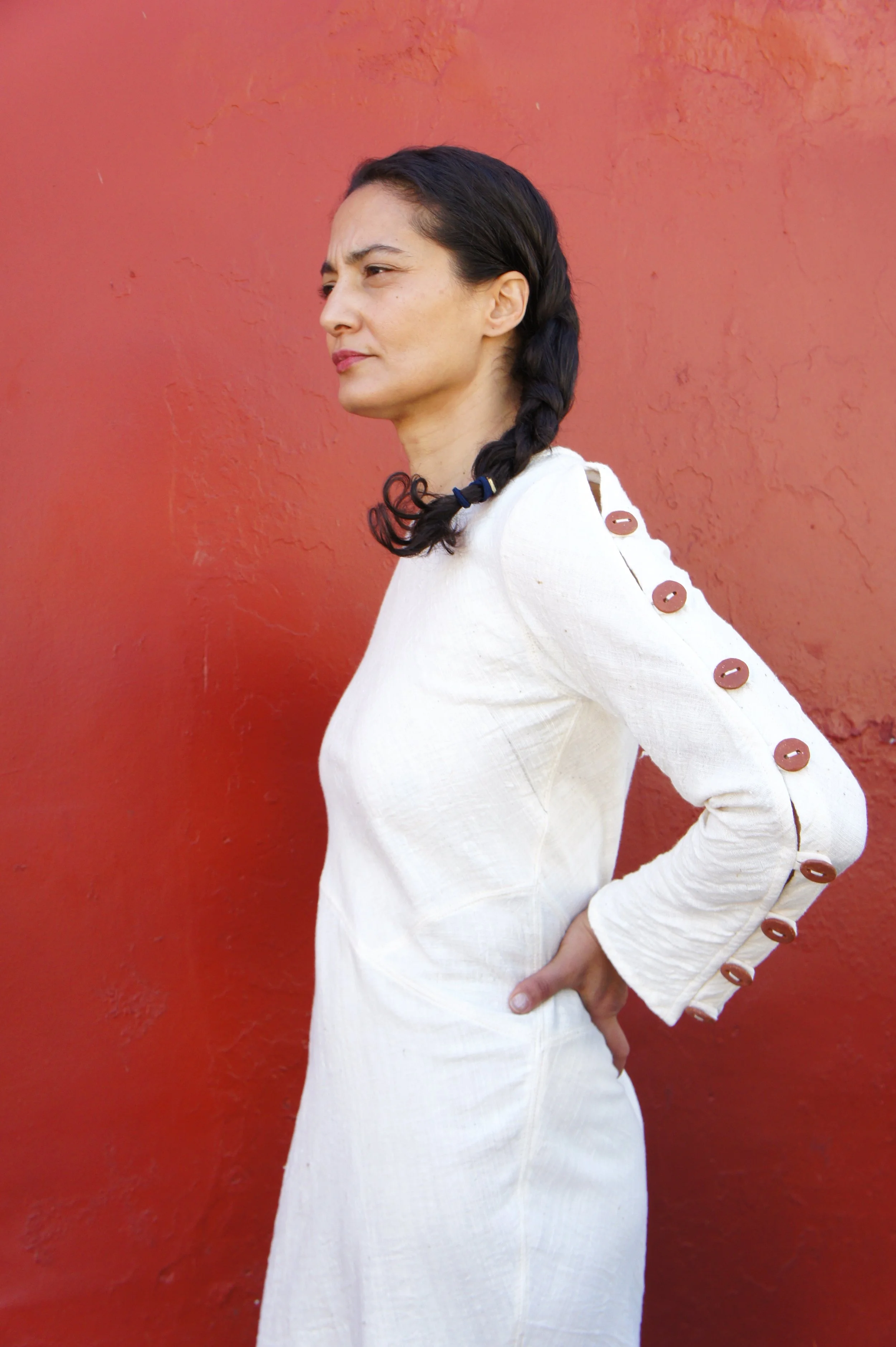 Mexchic clothing collection Anatomy shopping in Oaxaca, Mexico, simple, minimal, minimalist handmade with natural fabrics and fibers, ecological botanical dyes, regenerative cotton, and wool with Mexican artisans, weavers, spinners, red pottery baro 
