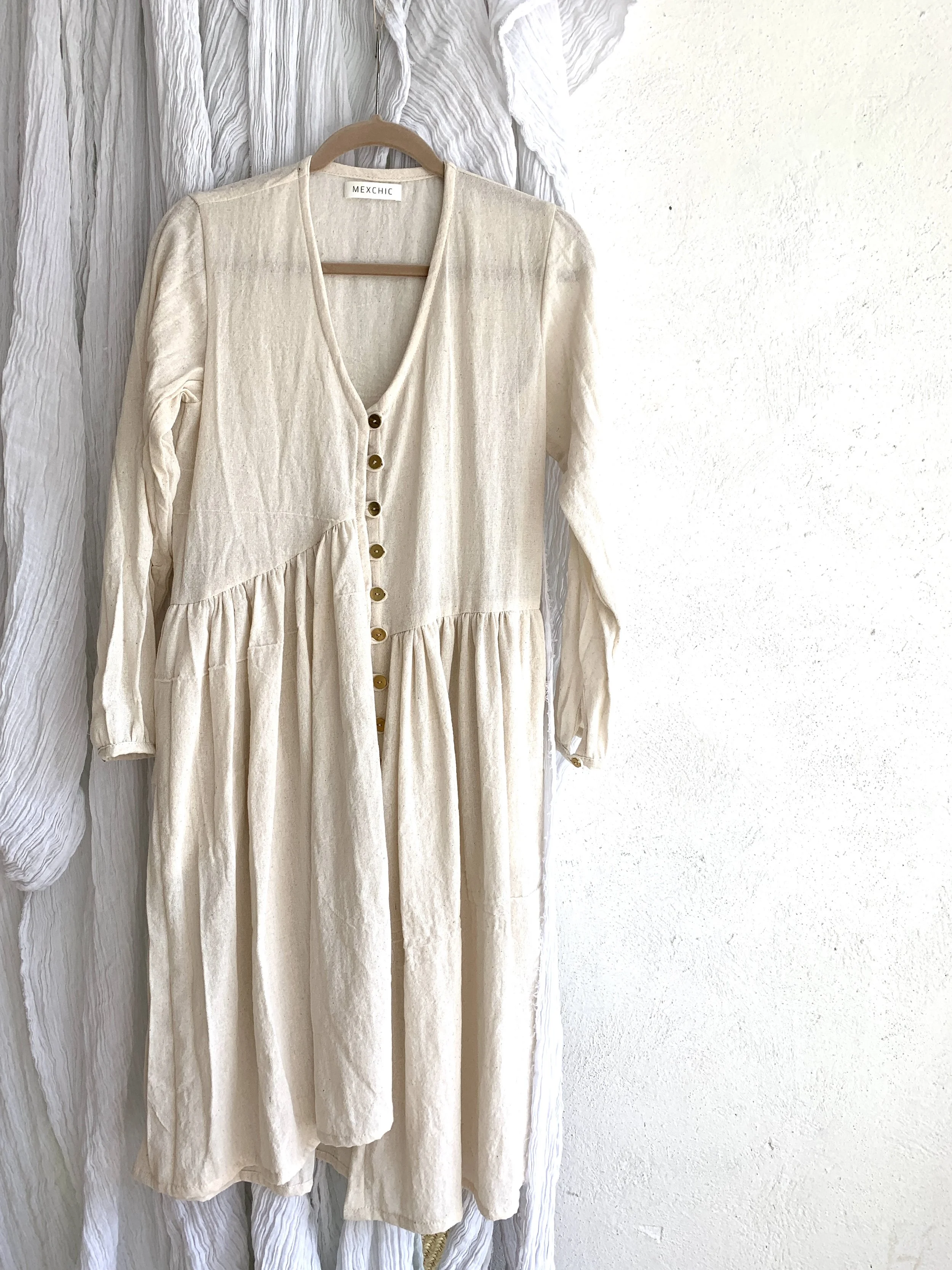 Mexchic clothing collection Anatomy shopping in Oaxaca, Mexico, simple, minimal, minimalist handmade with natural fabrics and fibers, ecological botanical dyes, regenerative cotton, and wool with Mexican artisans, weavers, spinners, red pottery baro 