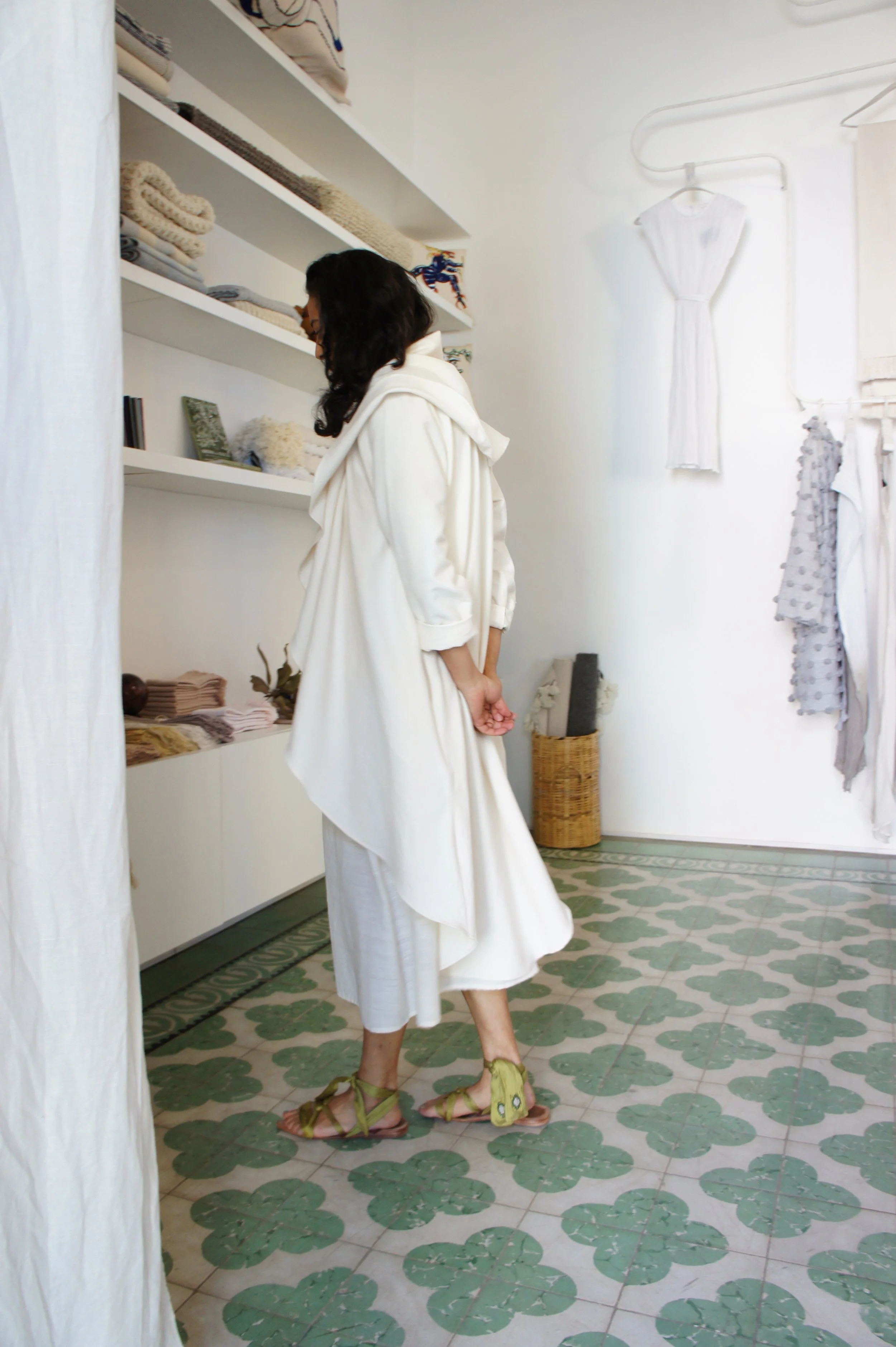 Mexchic clothing collection Anatomy shopping in Oaxaca, Mexico, simple, minimal, minimalist handmade with natural fabrics and fibers, ecological botanical dyes, regenerative cotton, and wool with Mexican artisans, weavers, spinners, red pottery baro 