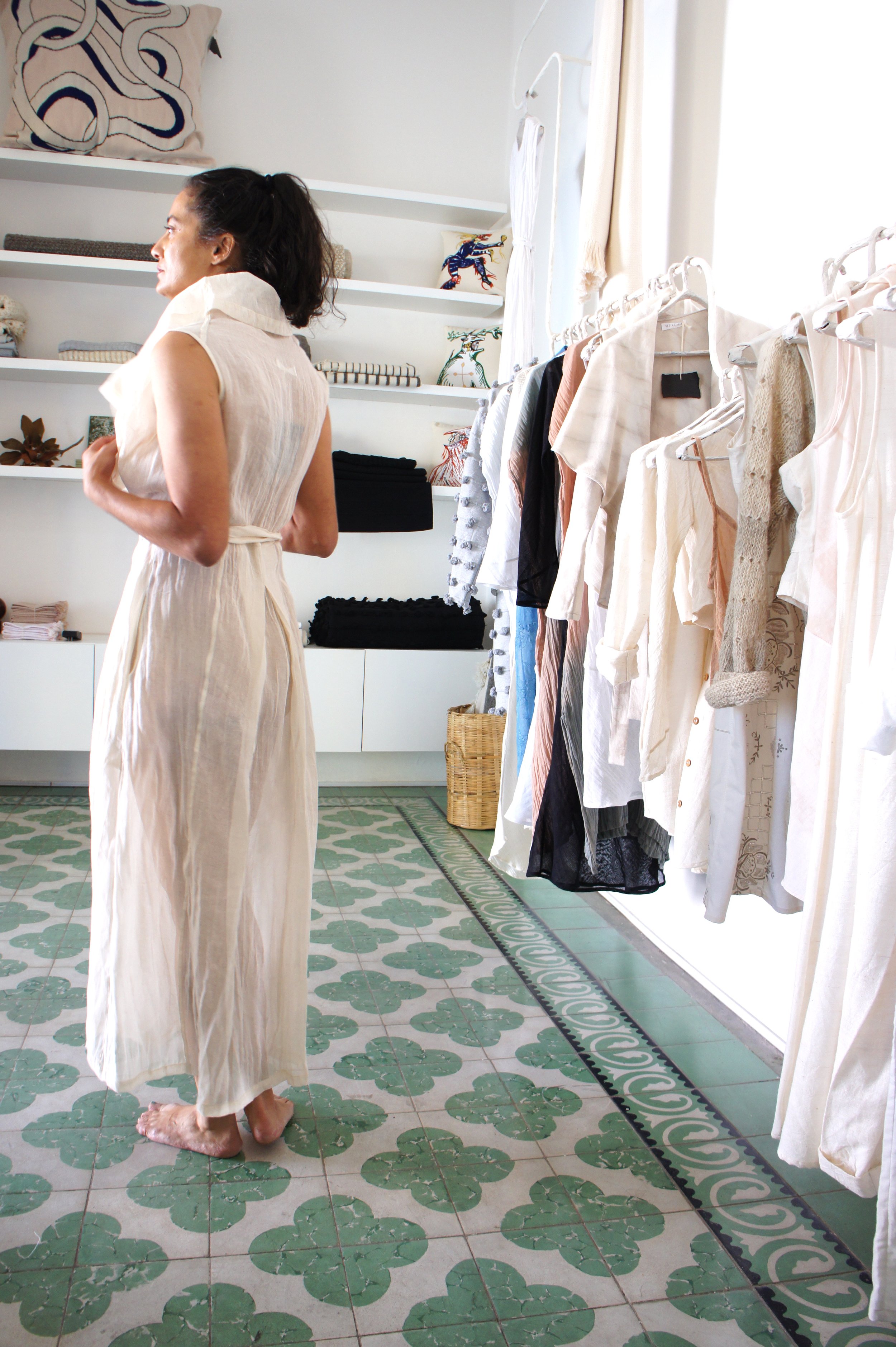 Mexchic clothing collection Anatomy shopping in Oaxaca, Mexico, simple, minimal, minimalist handmade with natural fabrics and fibers, ecological botanical dyes, regenerative cotton, and wool with Mexican artisans, weavers, spinners, red pottery baro 