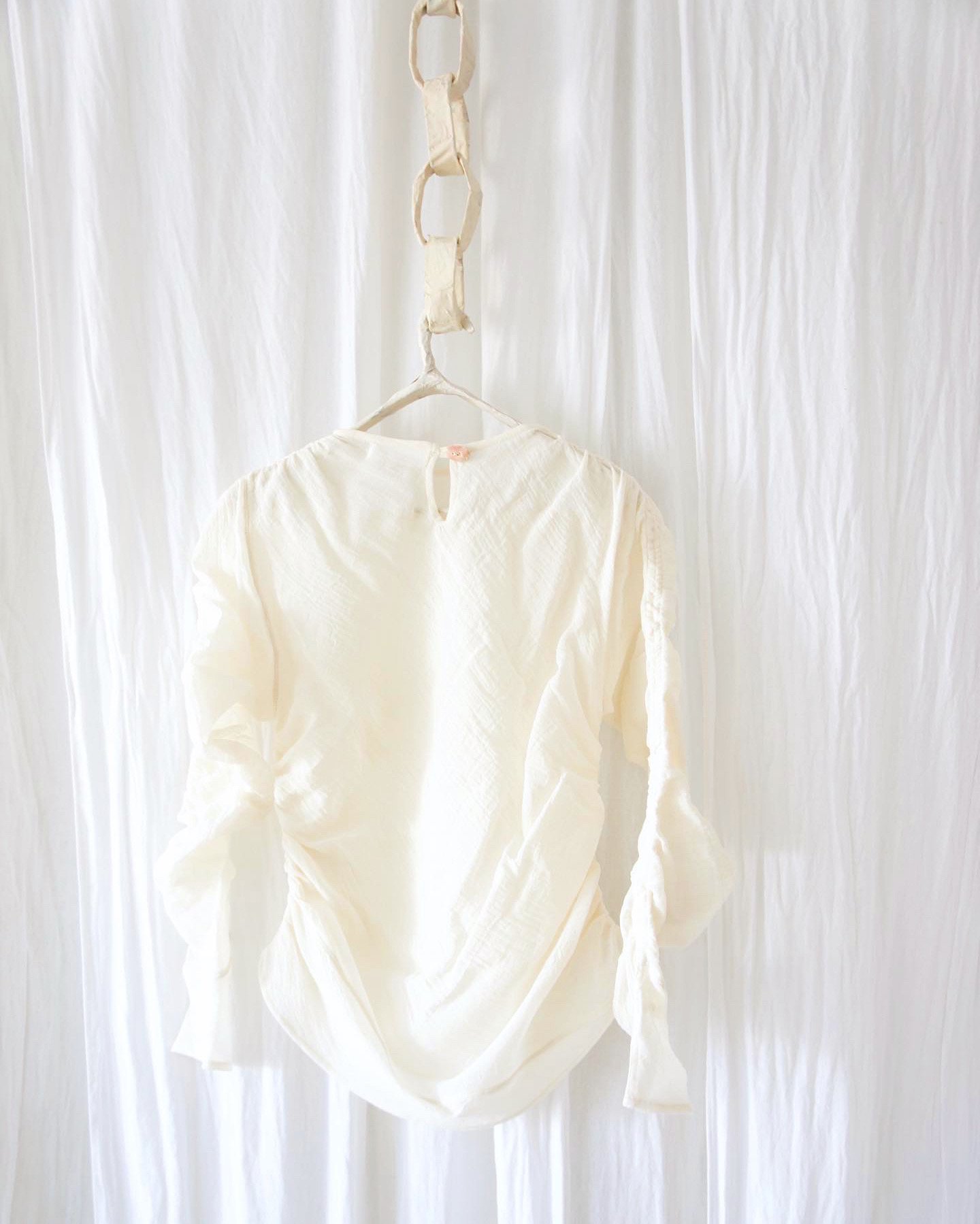 Mexchic clothing collection Anatomy shopping in Oaxaca, Mexico, simple, minimal, minimalist handmade with natural fabrics and fibers, ecological botanical dyes, regenerative cotton, and wool with Mexican artisans, weavers, spinners, red pottery baro 