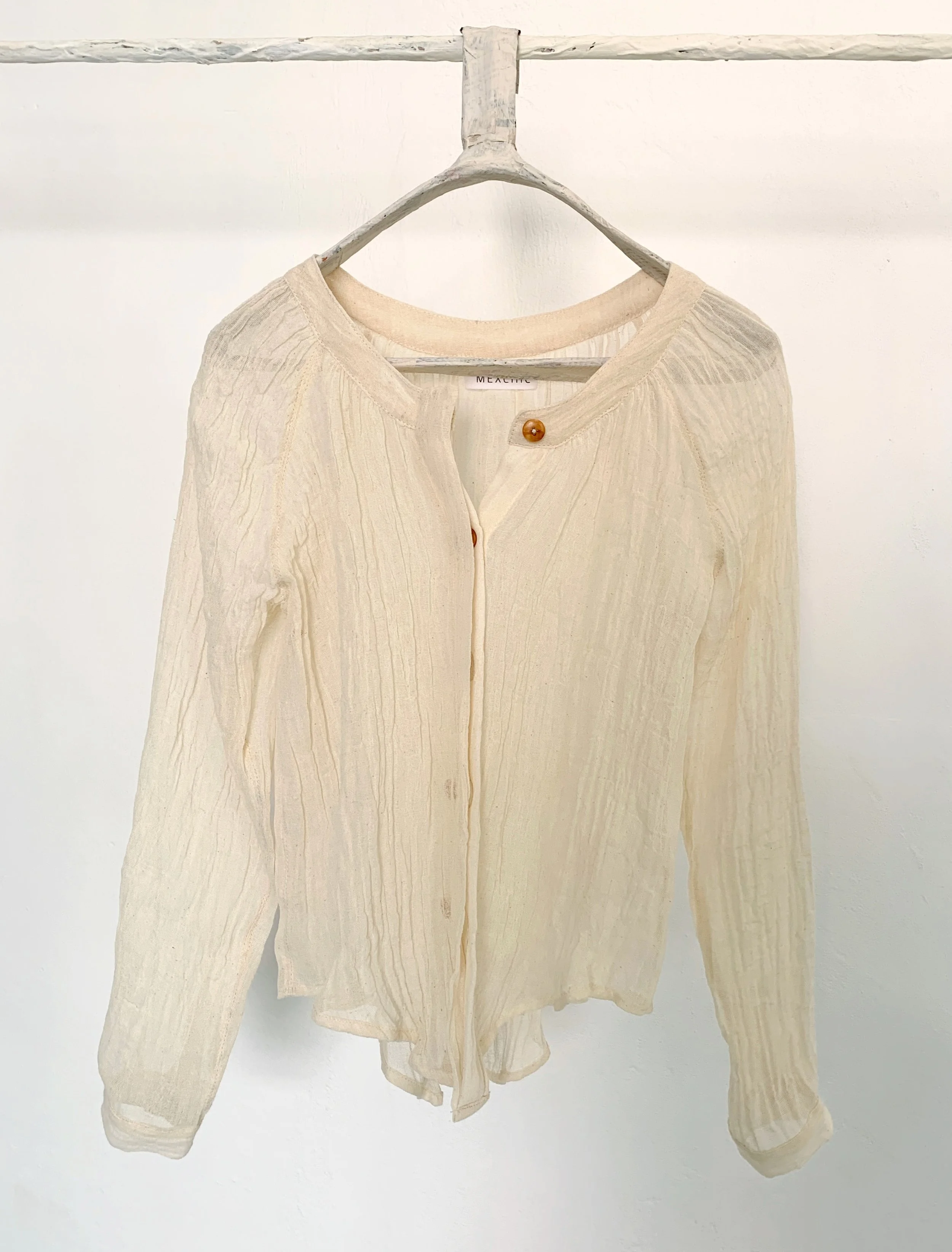 Mexchic clothing collection Anatomy shopping in Oaxaca, Mexico, simple, minimal, minimalist handmade with natural fabrics and fibers, ecological botanical dyes, regenerative cotton, and wool with Mexican artisans, weavers, spinners, red pottery baro 